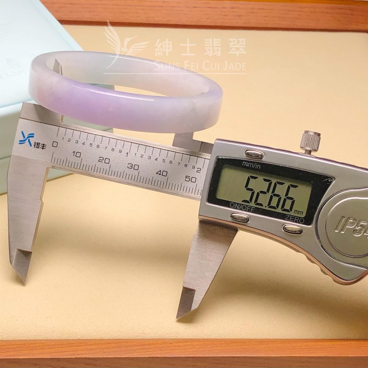 會卡春彩方鐲52.6mm