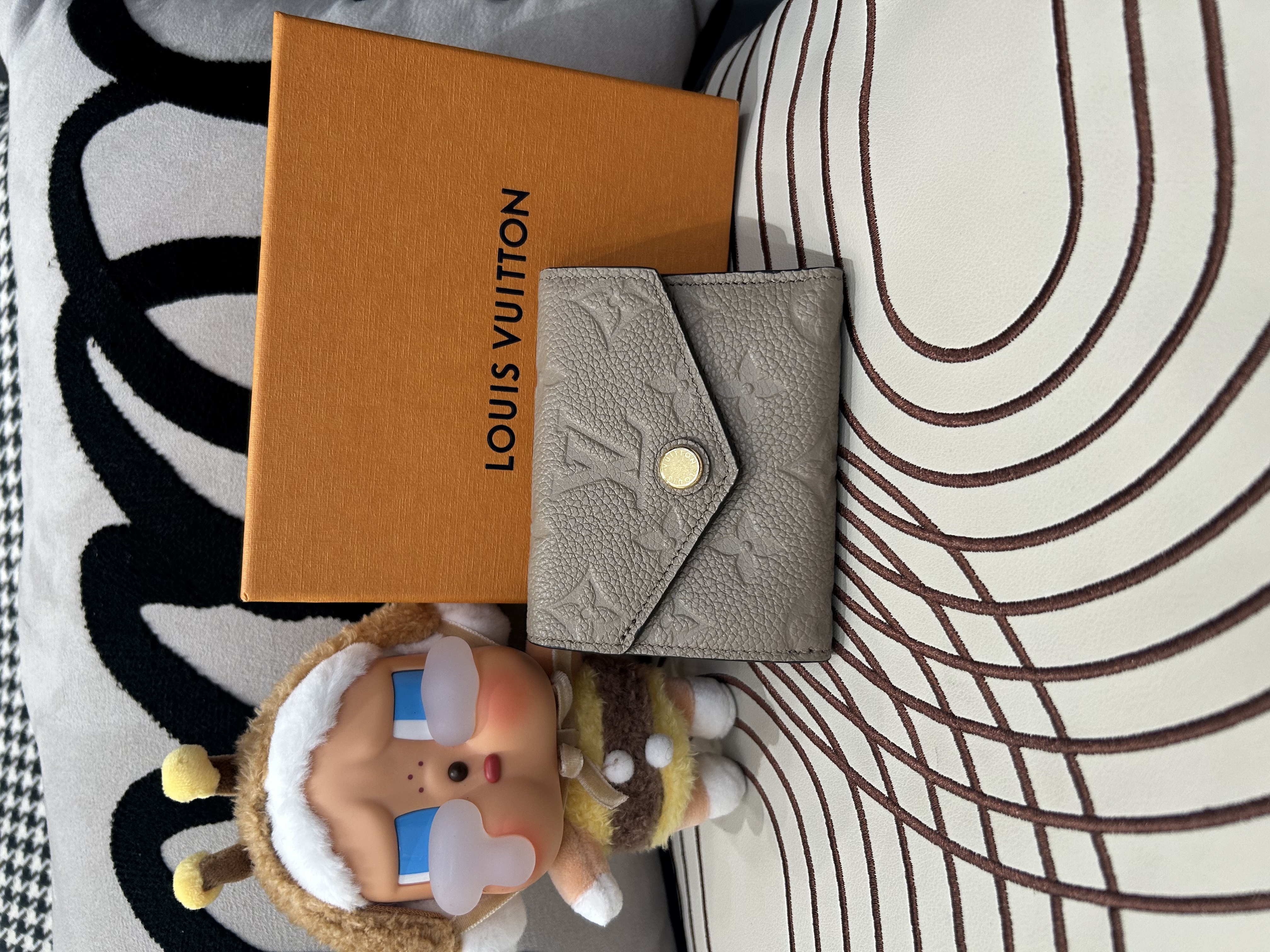 未使用品 LV Zoe Wallet M69800 牛皮銀包 100%Authentic, Unused ✅NFC✅Dust bag✅Box