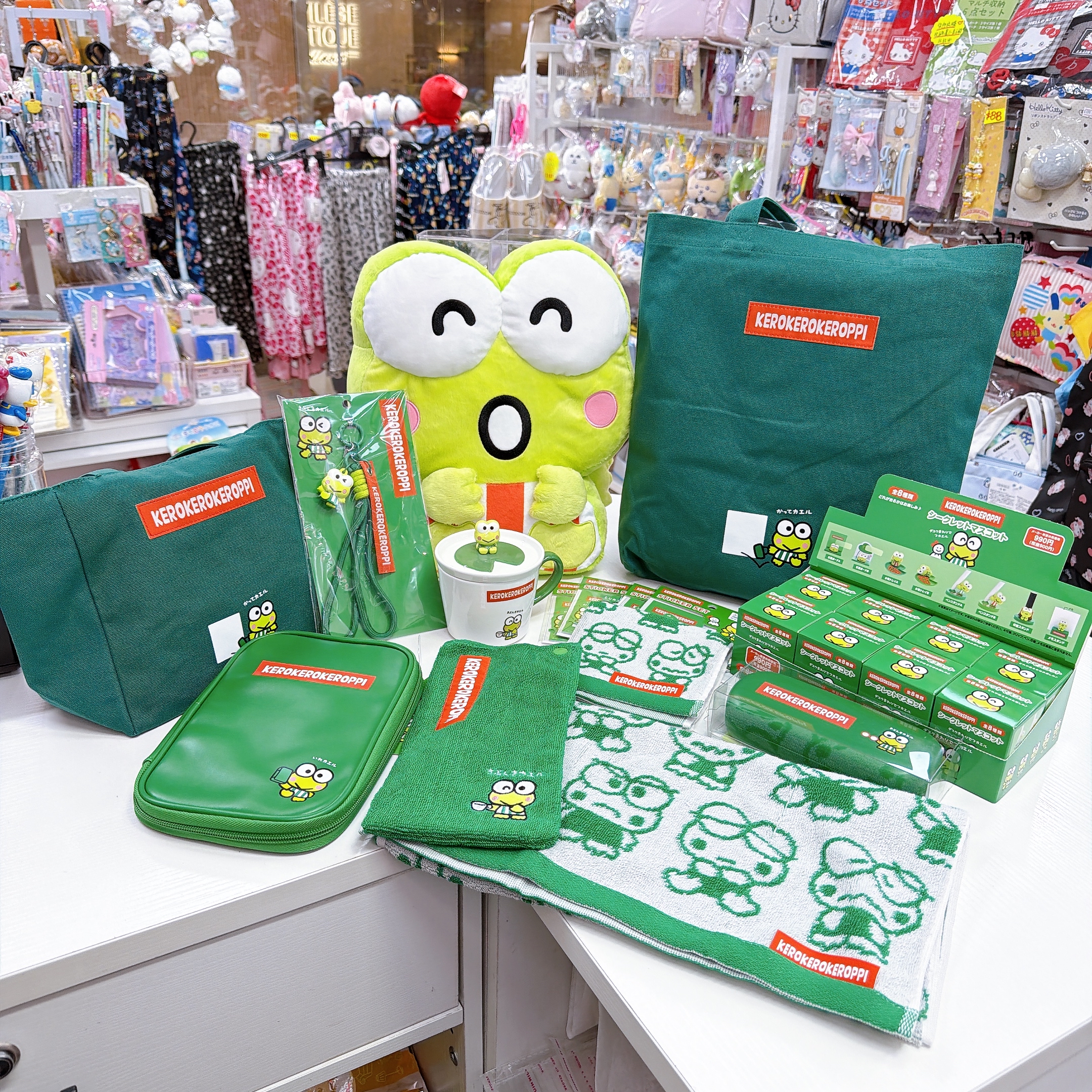 日本直送青蛙仔生日系列多款產品化妝袋公仔眼鏡盒側孭袋等等