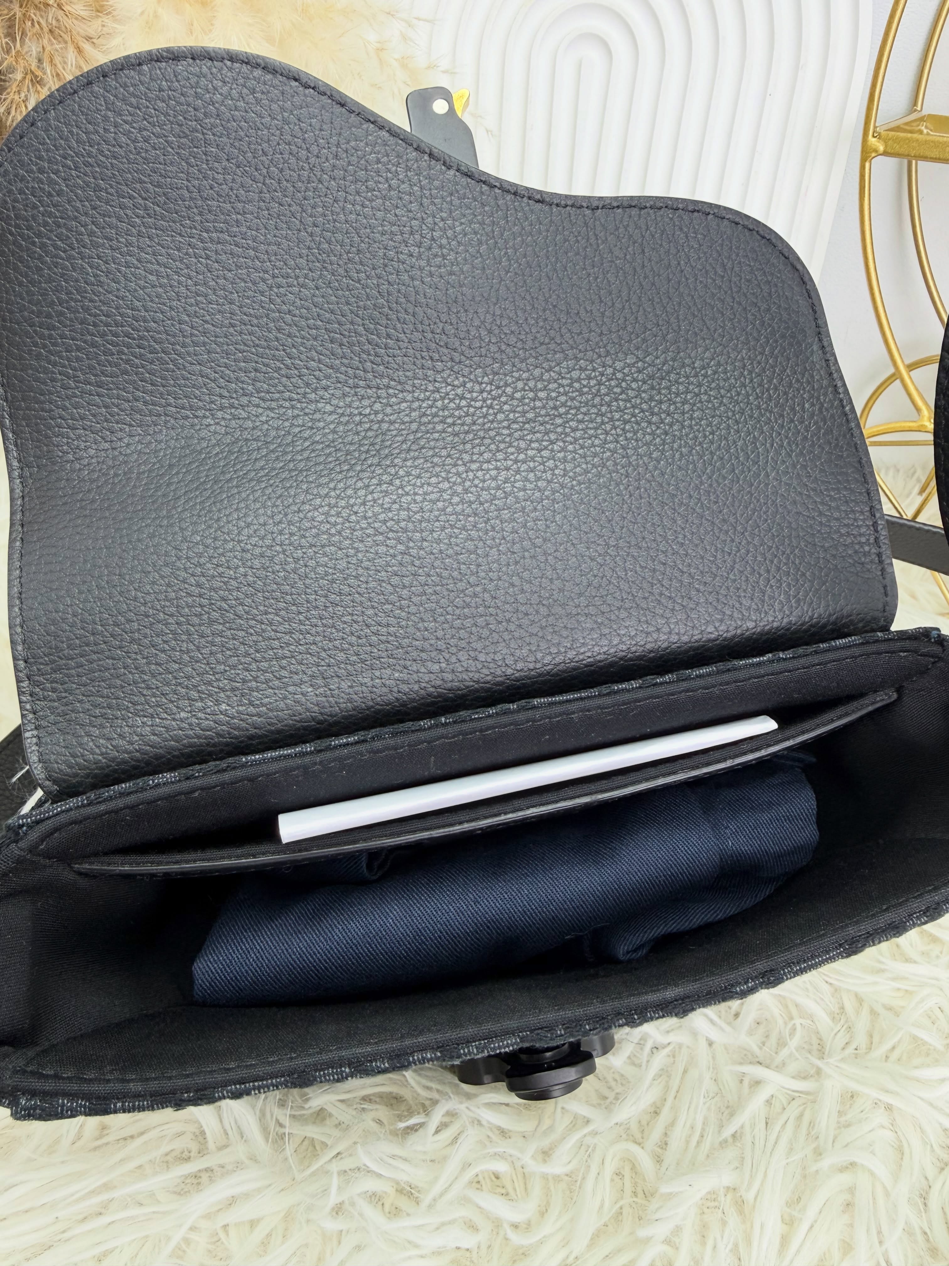 Dior🤍PRE OWNED 🛍️ Saddle 黑色老花郵差包 全套🖤