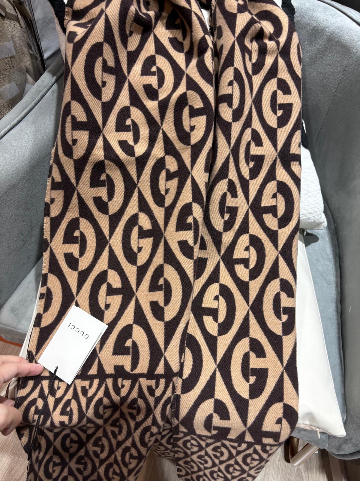 全新 GUCCI SCARF 全新披肩圍巾/頸巾 100%Authentic,100%new ✅box  195cm x 35cm 限時優惠✨$2580✨