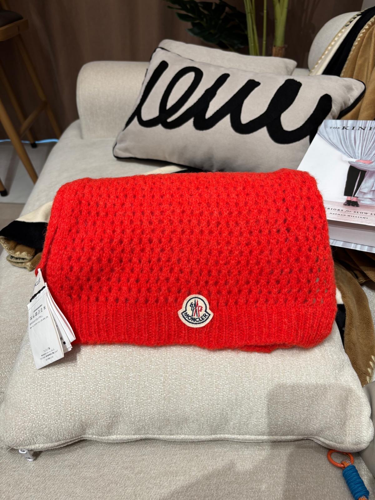 Moncler 羊毛頸巾 scarf 100%Authentic, 98%New