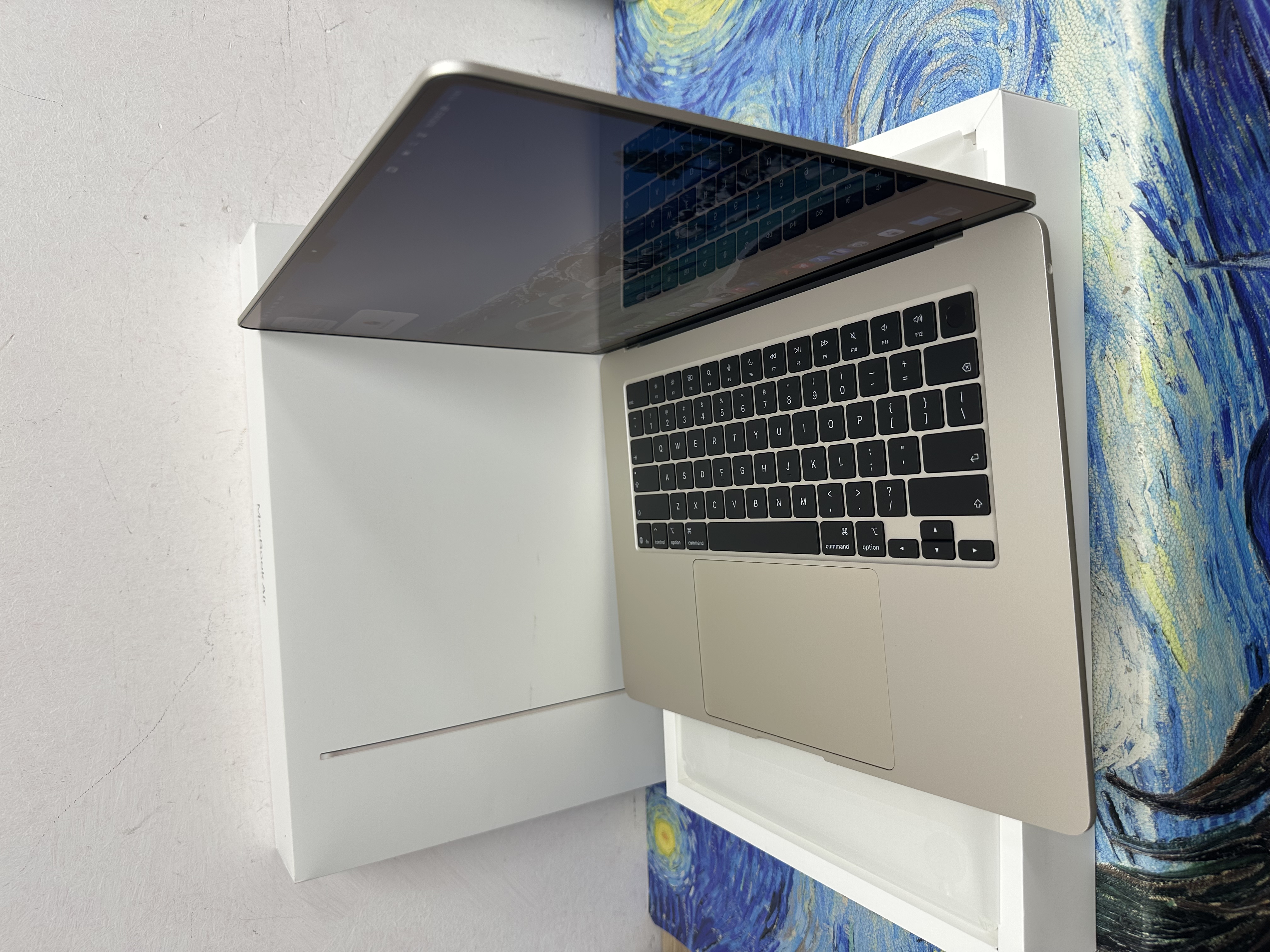 #6263 全新APPLE  MacBook Air M5 2026 M5 CPU/ 16GB Ram/512GB SSD/10核心GPU/Liquid Retina Mon/15吋/星光色/Gaming Laptop / Notebook / 超強續航能力/ 原廠保養/ 文書機 / 畫圖 / 剪片 / Movie / Netflix /