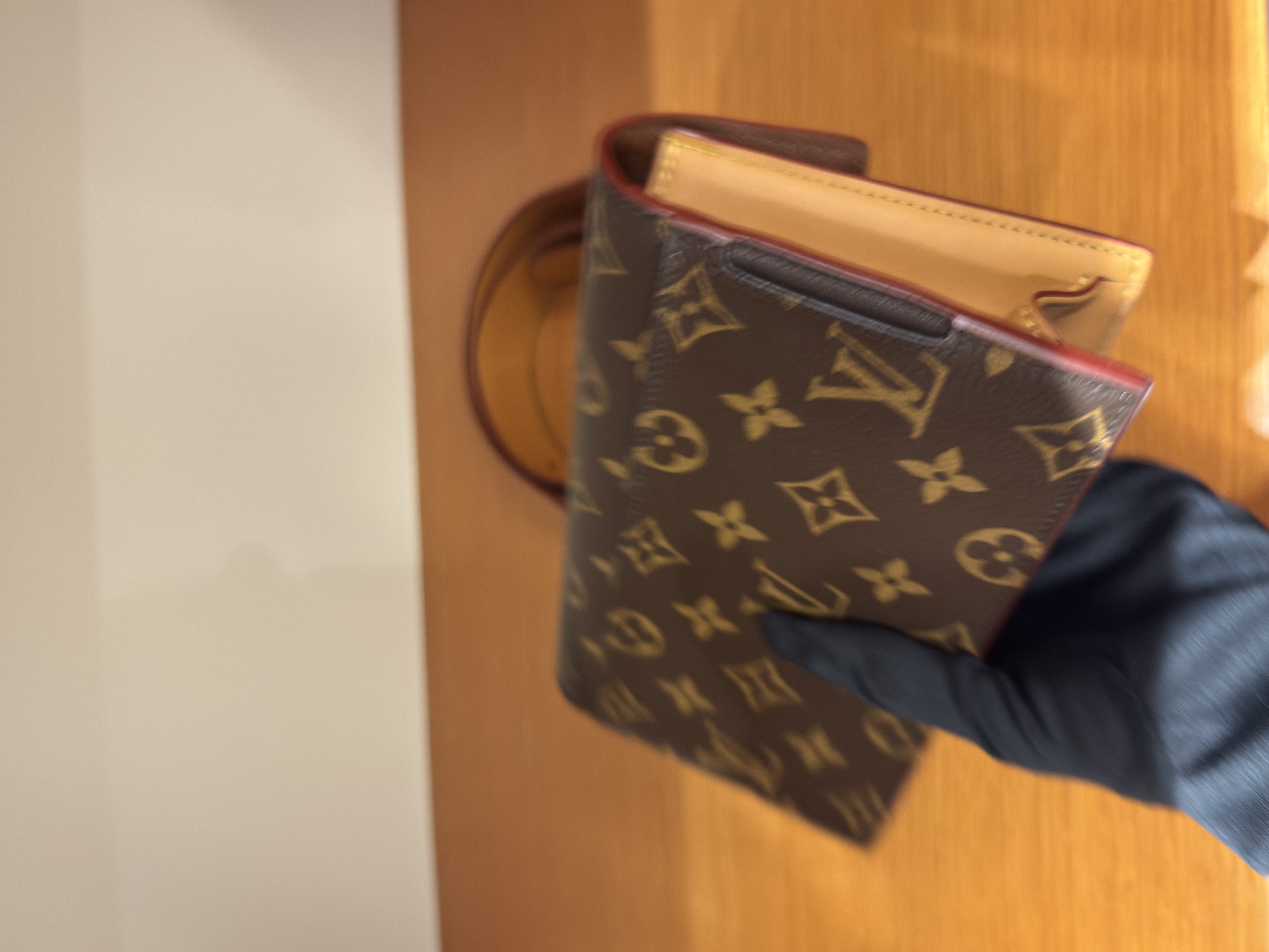 直播貨品 |  [1個-$100 2個-$300］HH09