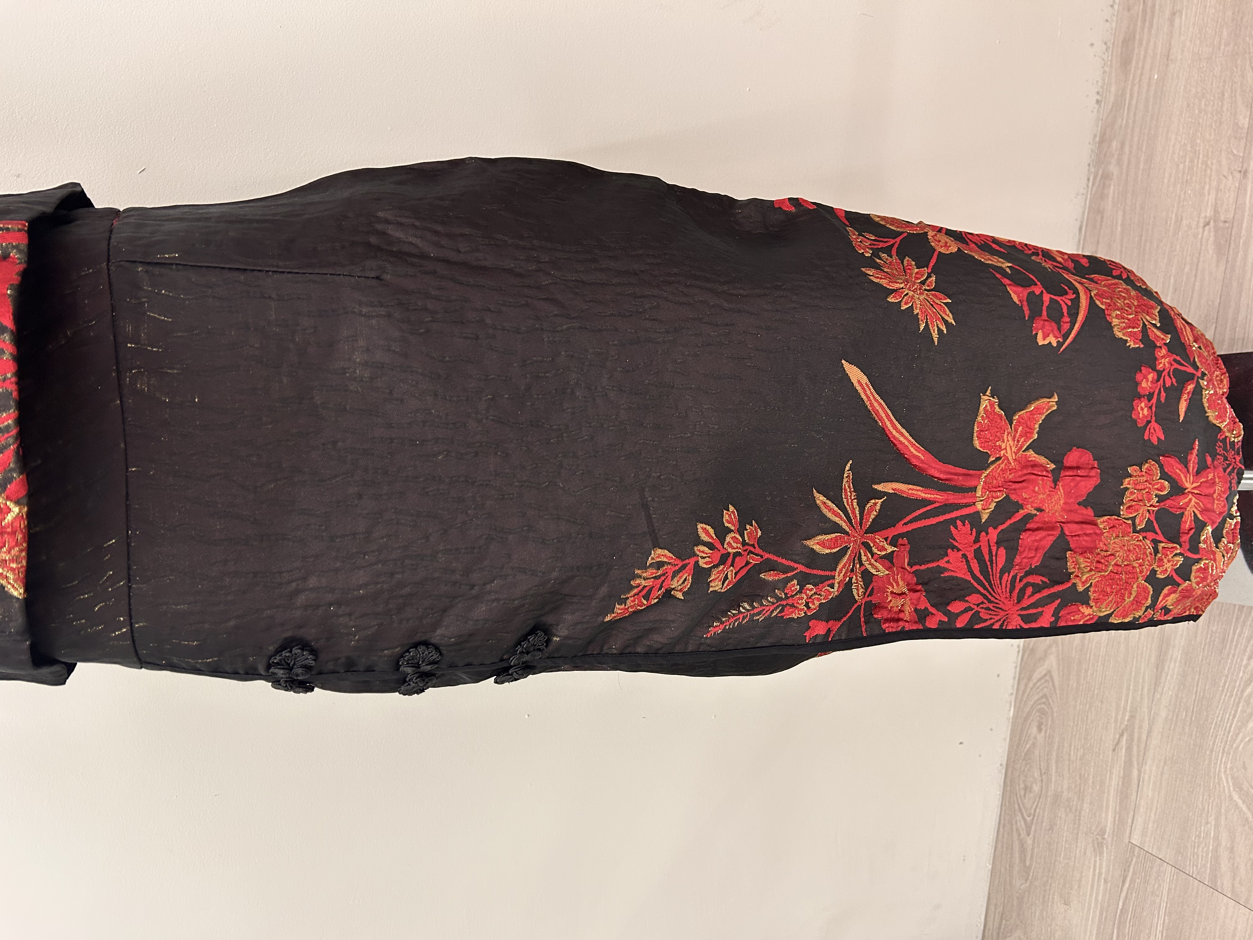 574.WB Cheong San Cut in Top & Skirt 