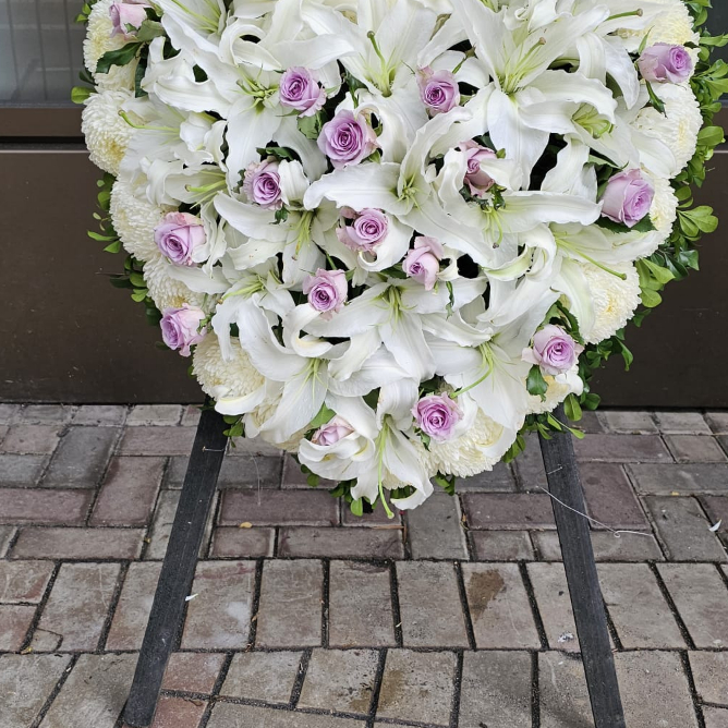 心型百合帛事花牌 G1