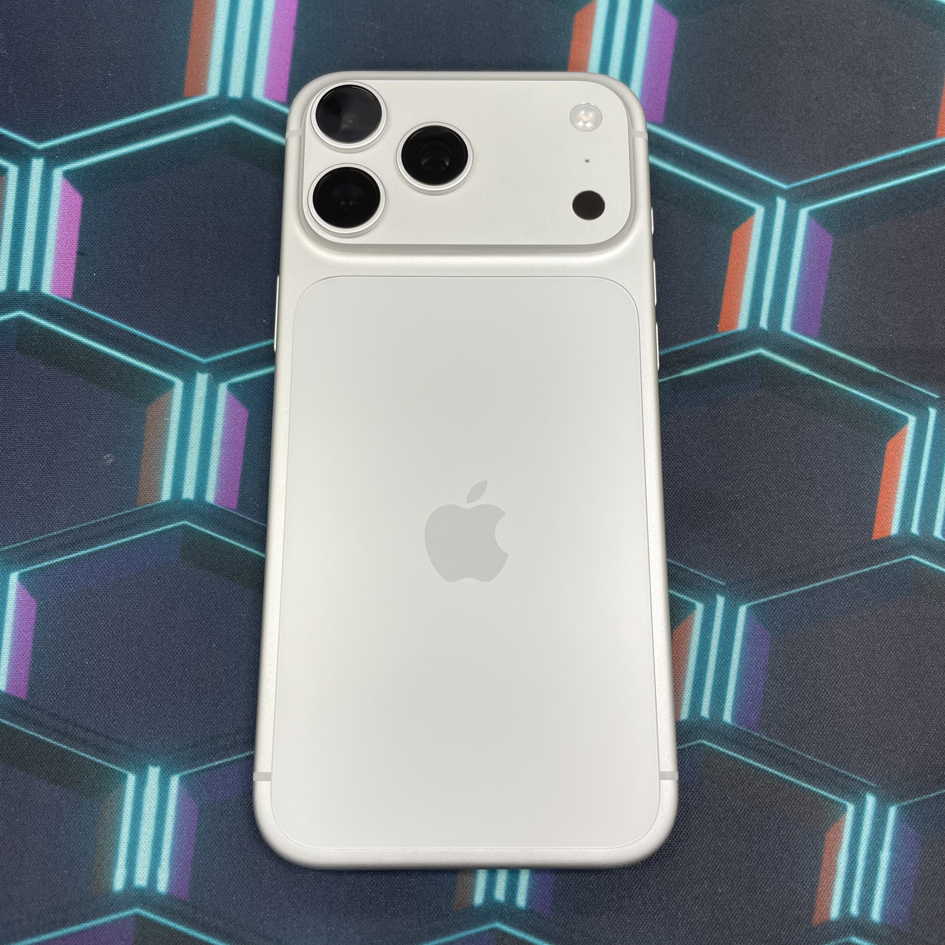 *6079 17 Promax 勁靚機 1Tb 電100 銀色 sliver