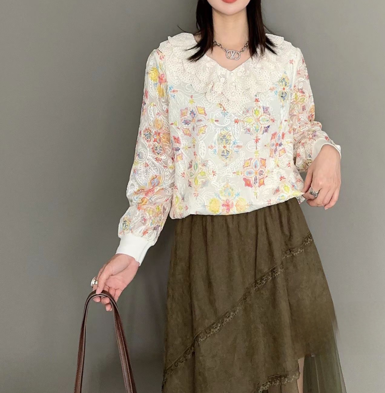 重工刺綉V領花邊上衣(M碼39寸胸/L碼41寸/XL43寸胸)
