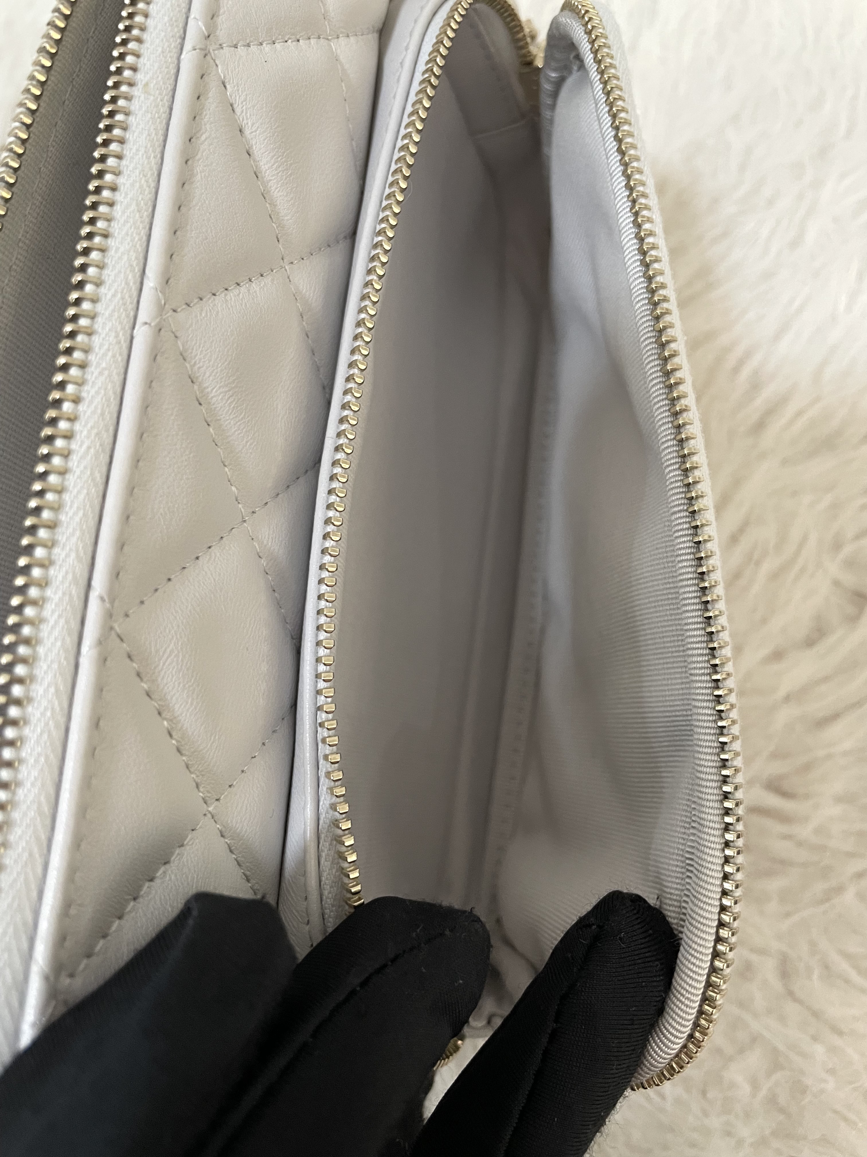 Pre-owned Chanel camera bag/ Product Code: 26031007