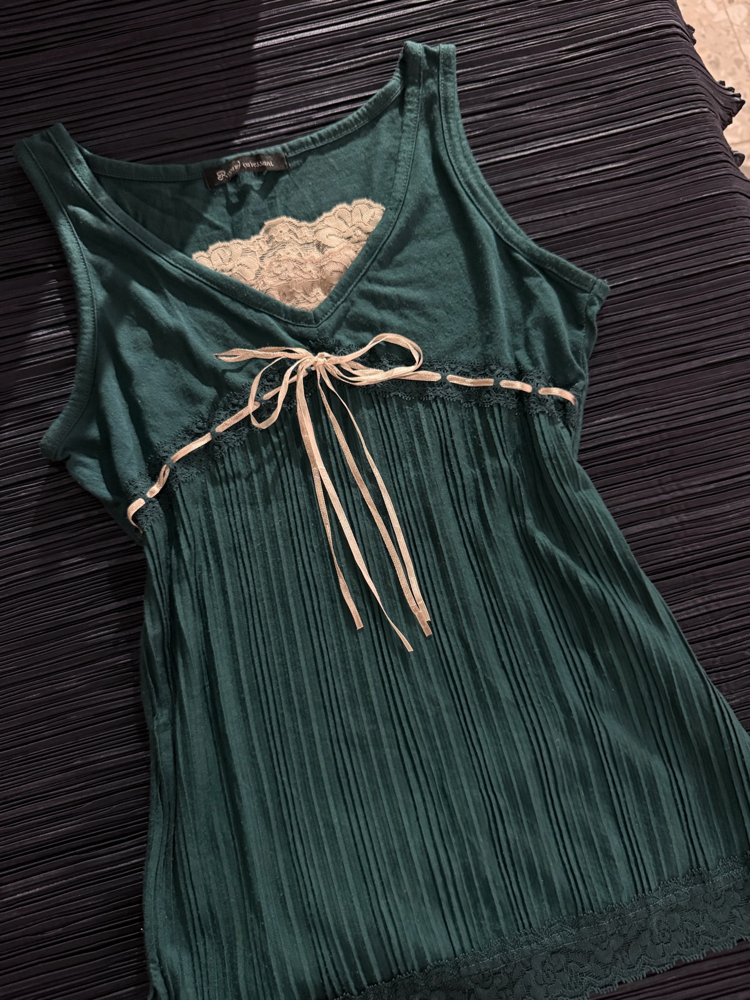 Green Pleated Bust Lace-Trimmed Sleeveless Top