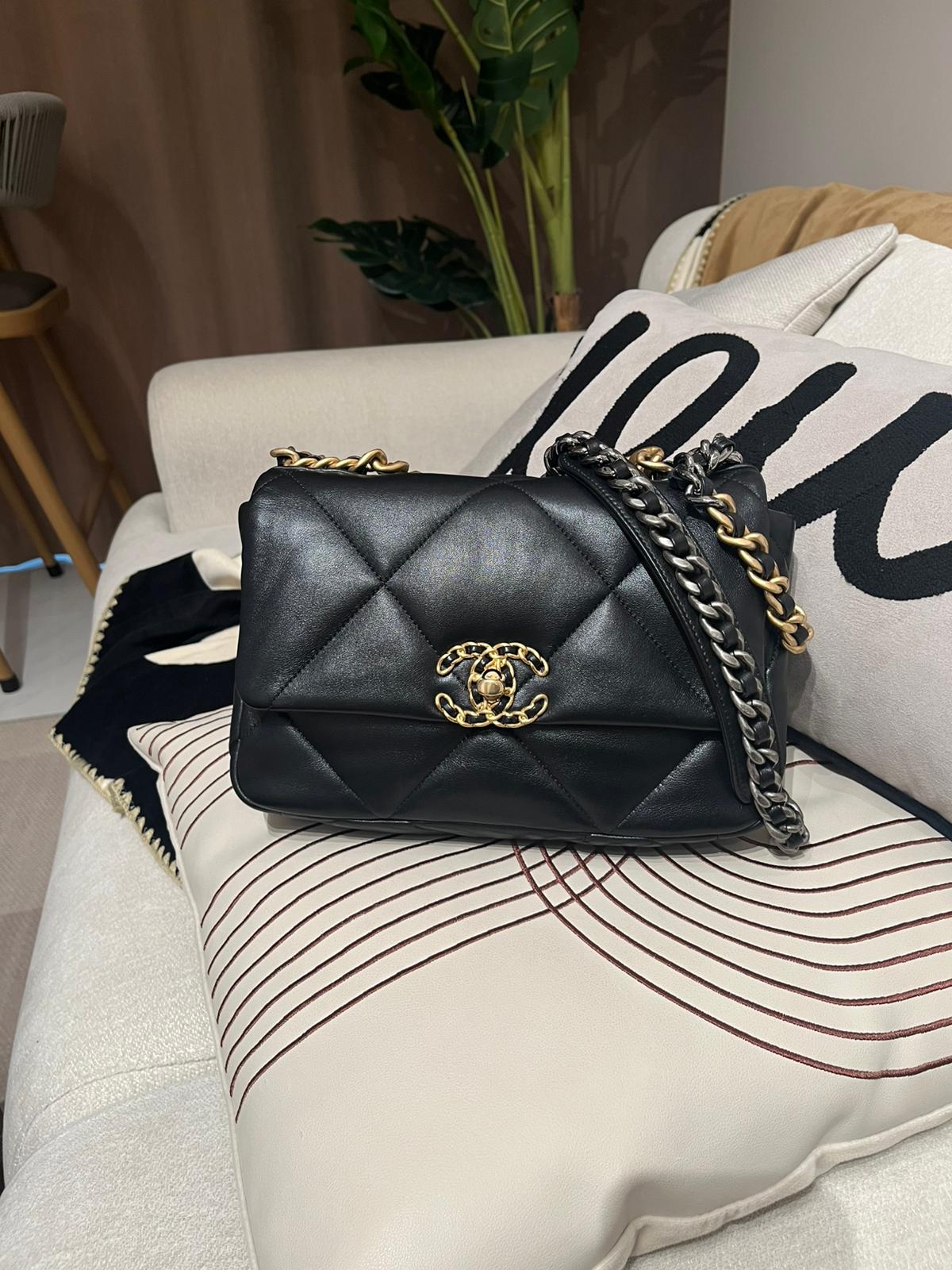 Chanel 19 Small AS1160 100%Authentic, 98%New ✅晶片✅Dust bag✅Box