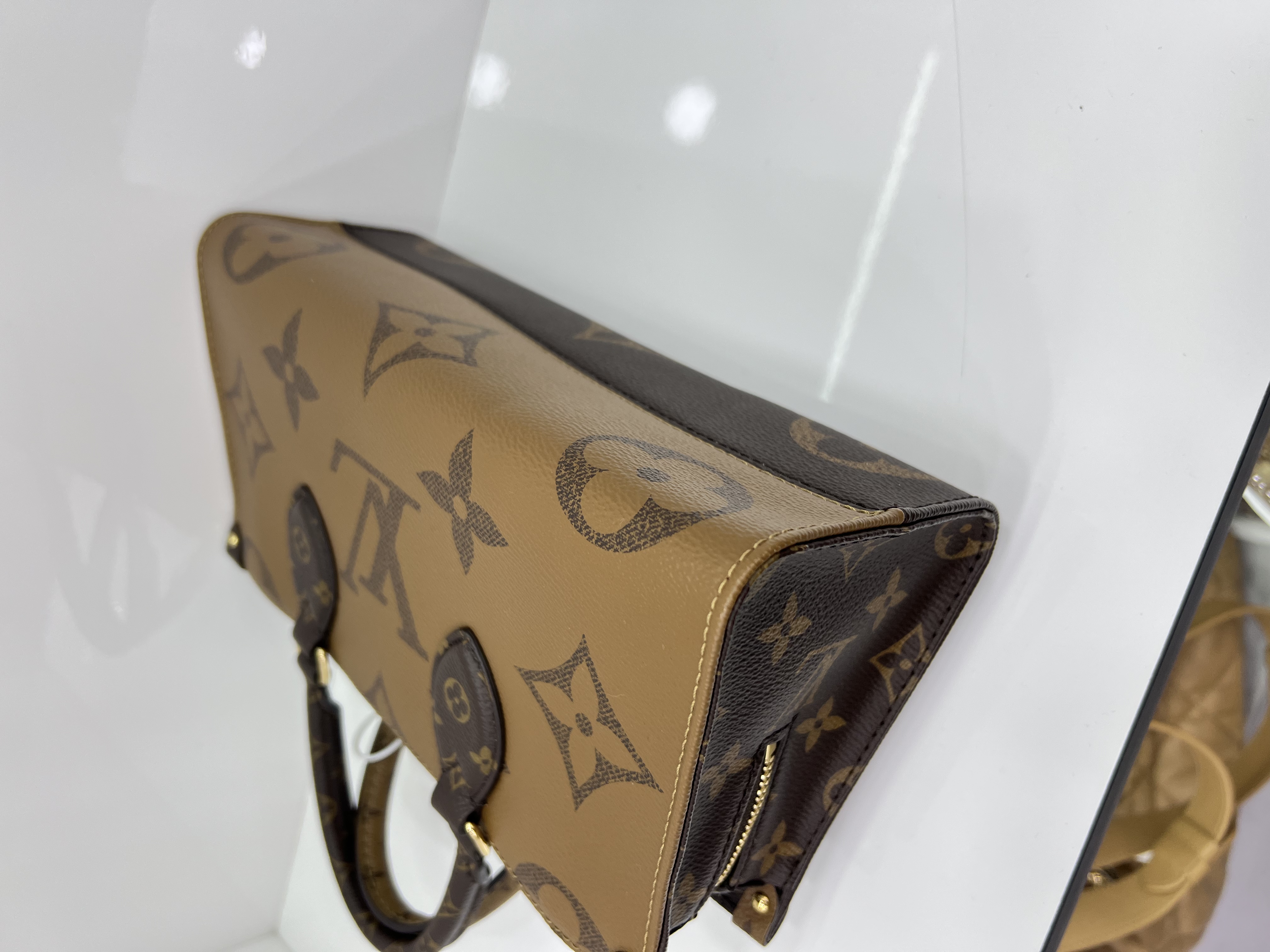 直播貨品 |  [1個-$100 2個-$300］EE30