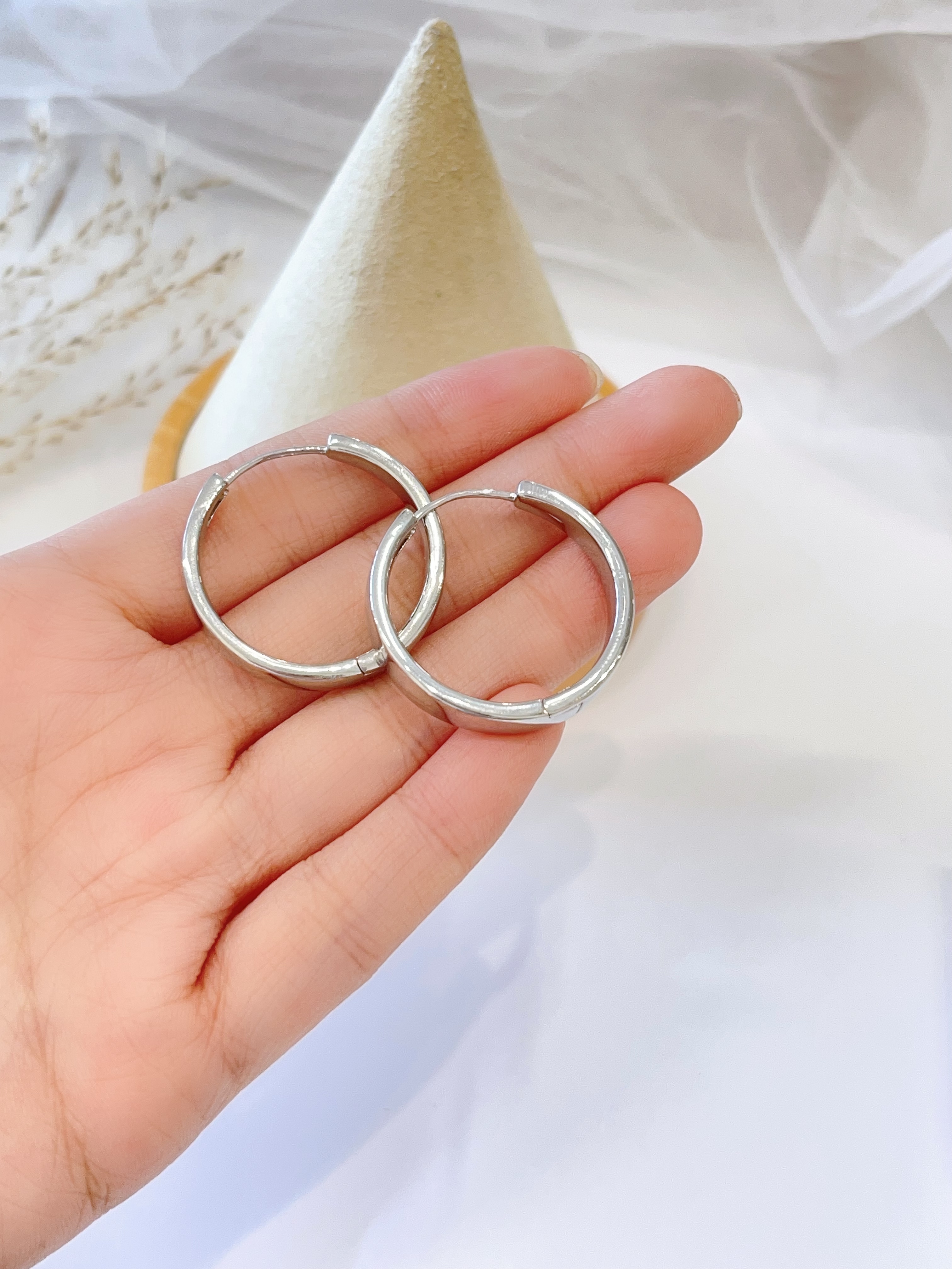 日常也可佩戴的简约素圈耳扣耳环