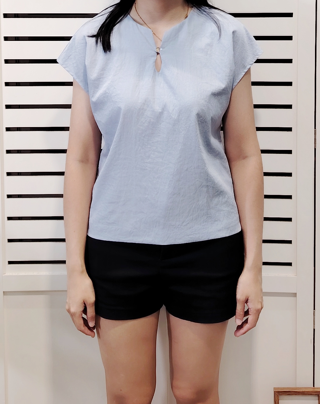 25037 Collar With One Button Blouse