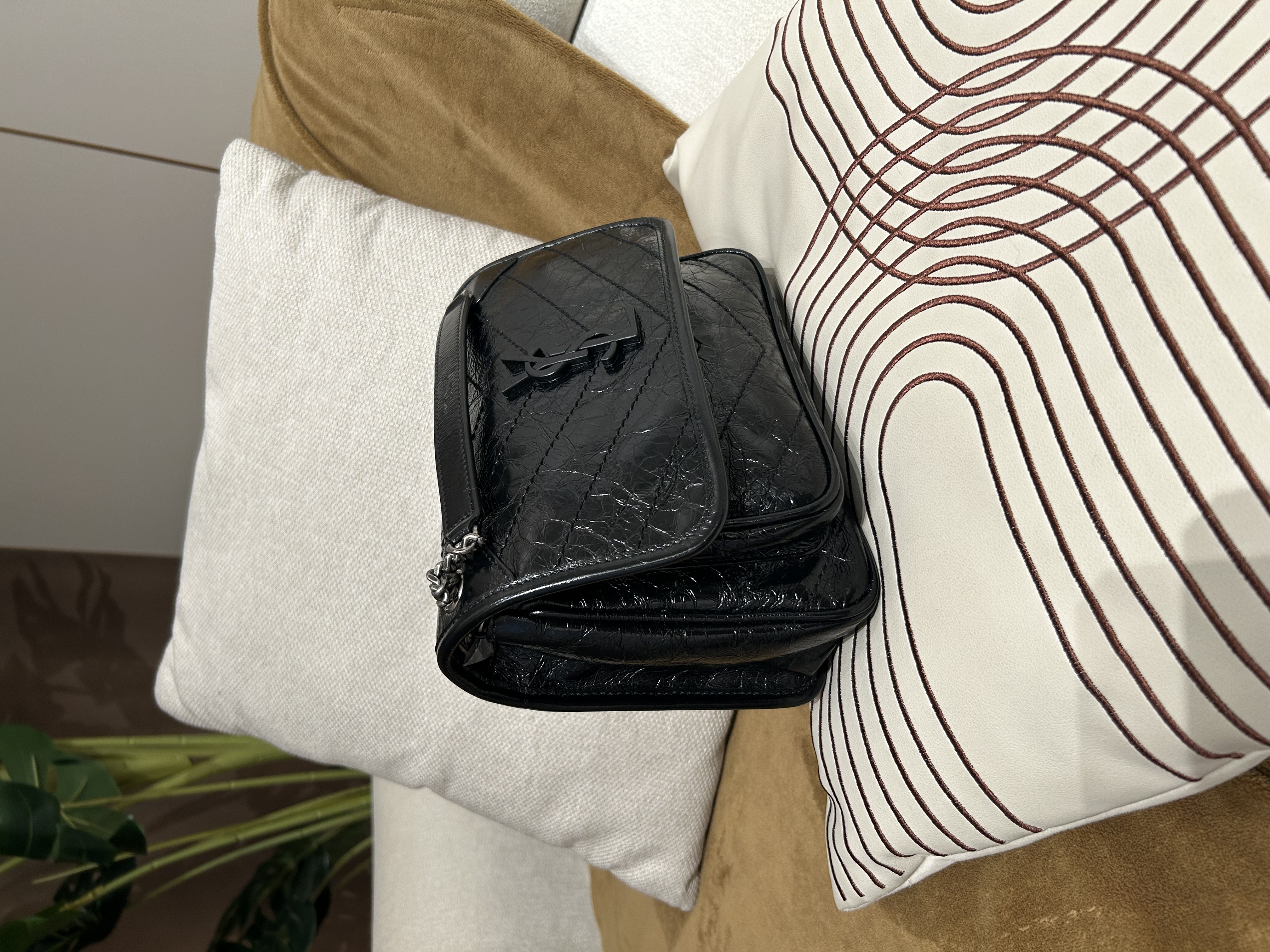 YSL Niki baby Bag Saint Laurent niki Calfskin黑色小牛皮 100%Authentic, 98%new ✅dust bag 