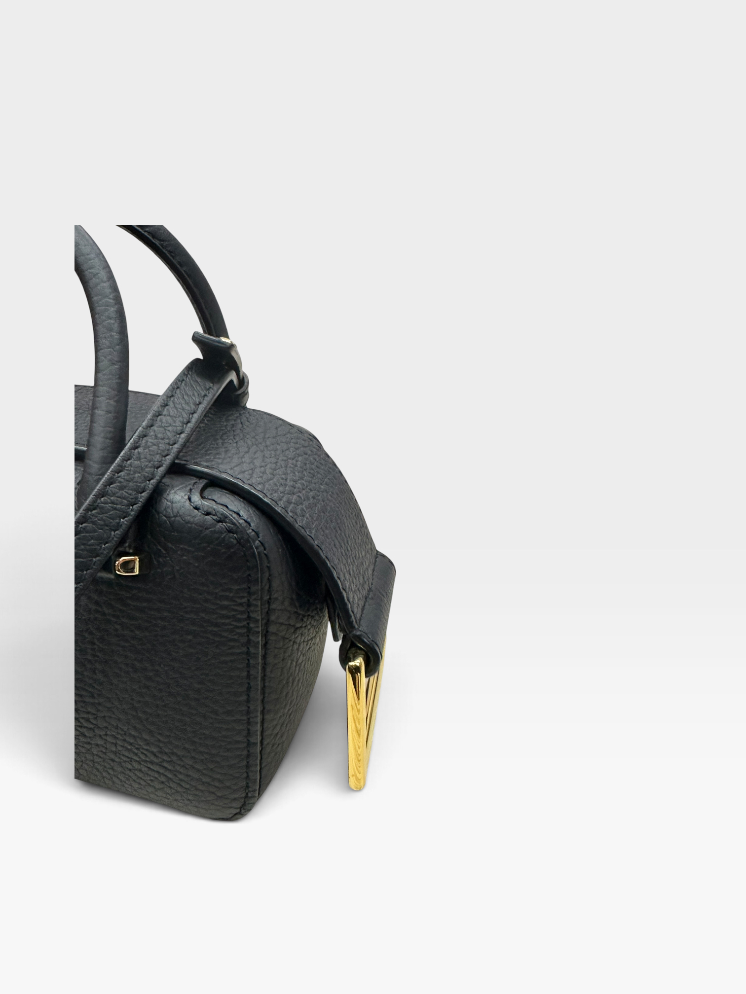 Pre-Owned DELVAUX Cool Box Nano / Product Code: 092409