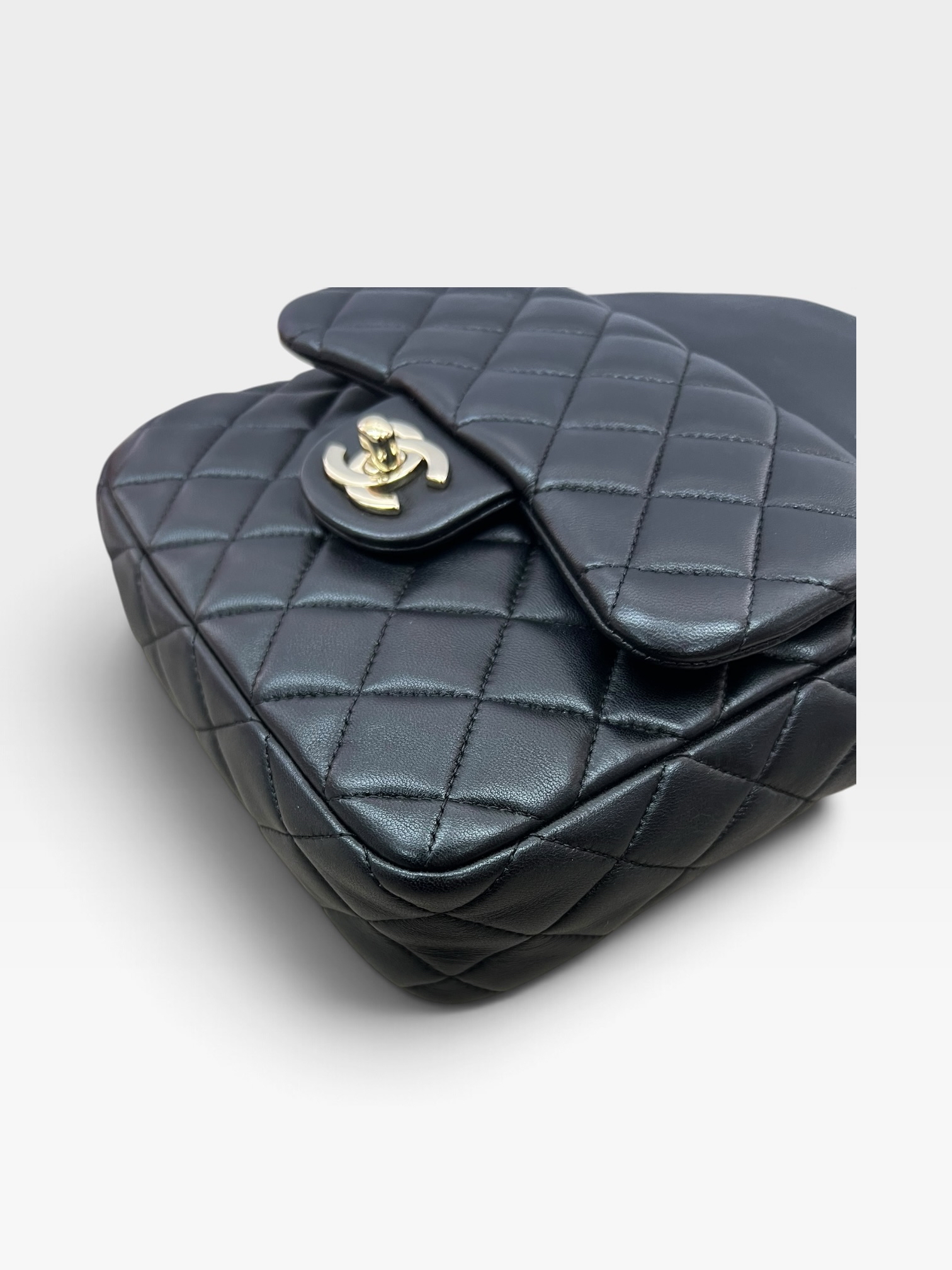 Pre-Owned Chanel Lambskin Quilted In Seoul Backpack / Product Code: 102801