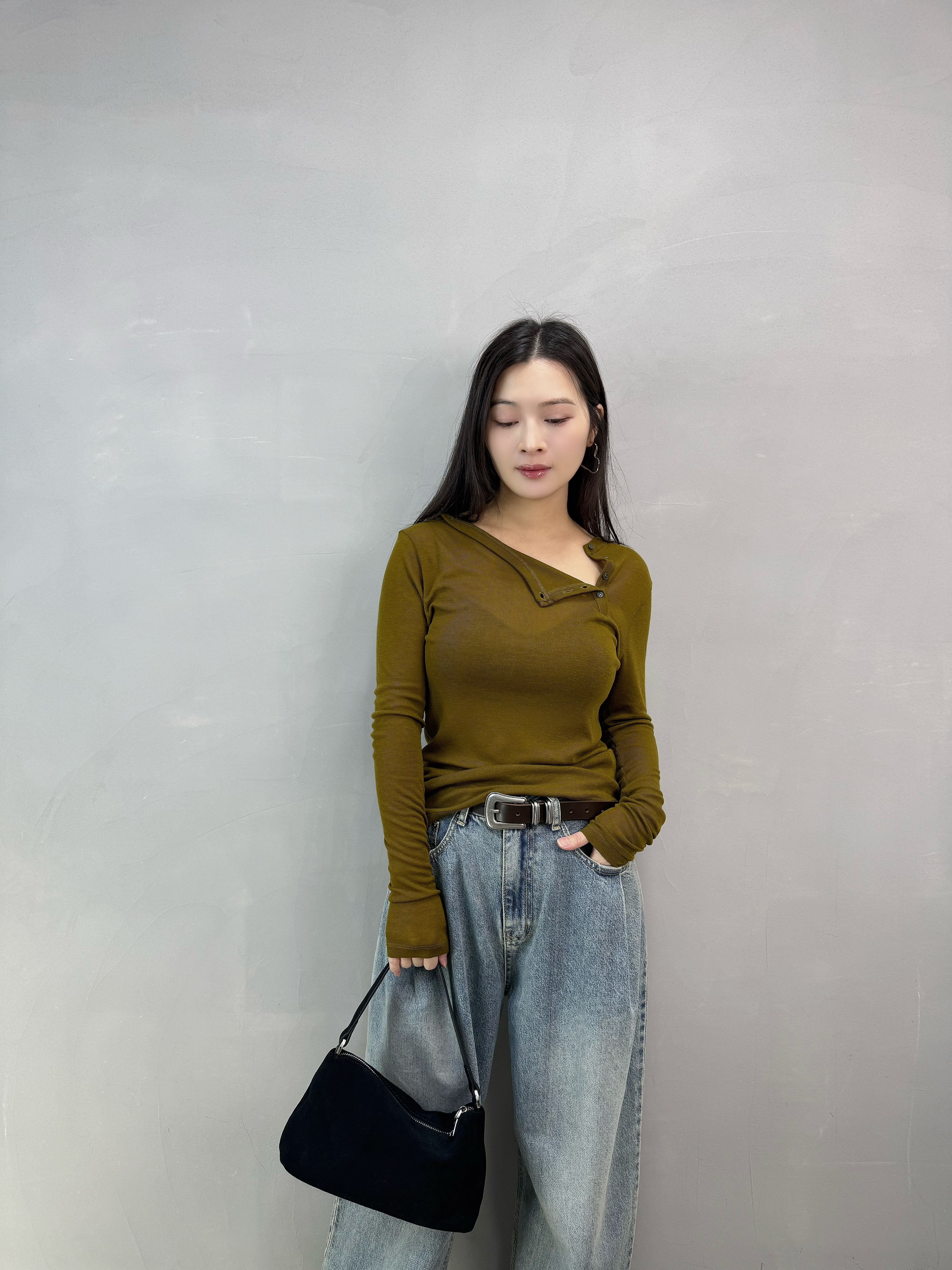 H01 剪領扣鈕設計感top