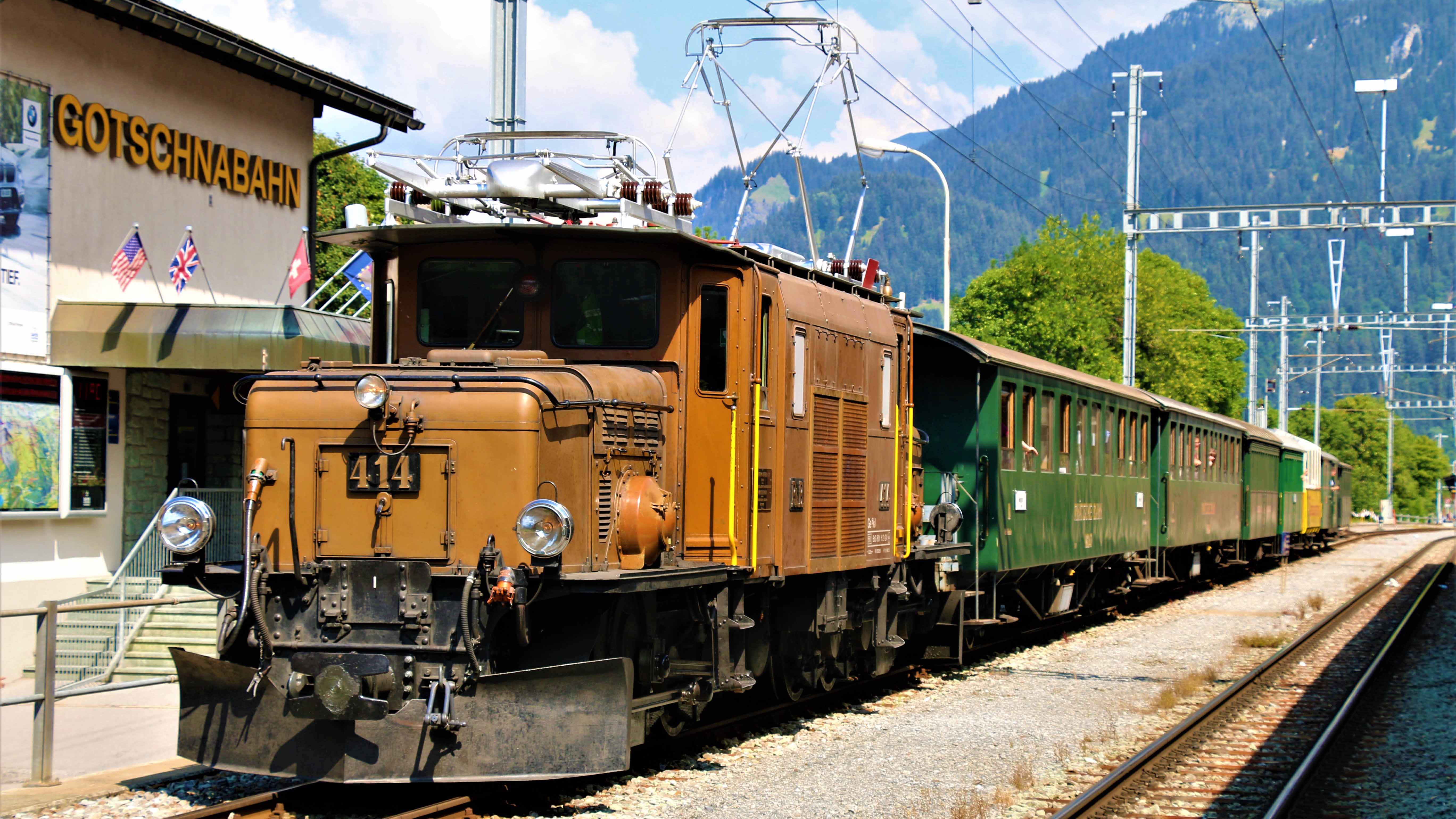 Kato N 9mm 軌 Ge6/6-I <雷蒂亞鱷魚> & 阿爾卑斯山綠色客車