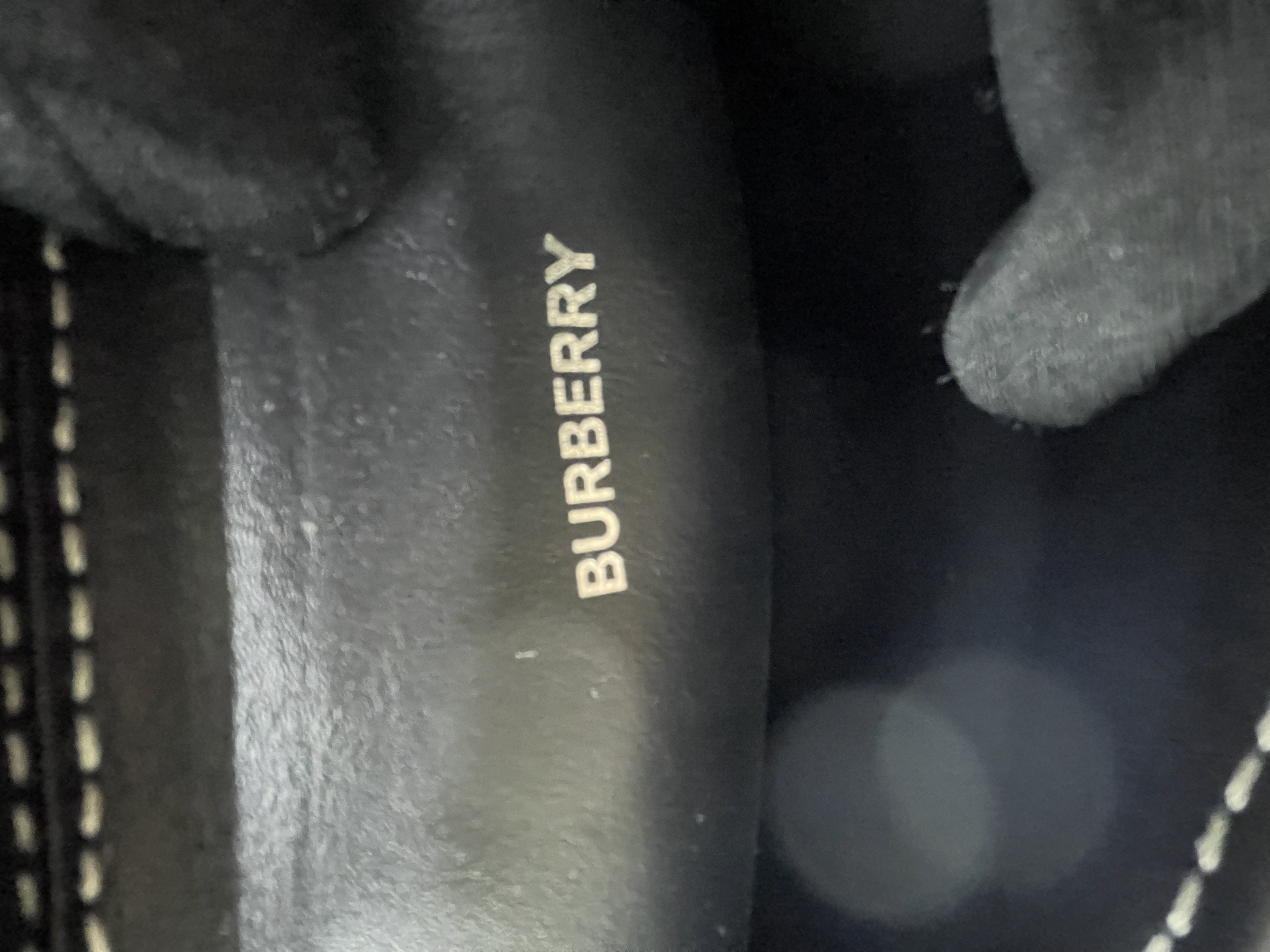 Pre-owned Burberry phone WOC / Product Code: 26040218