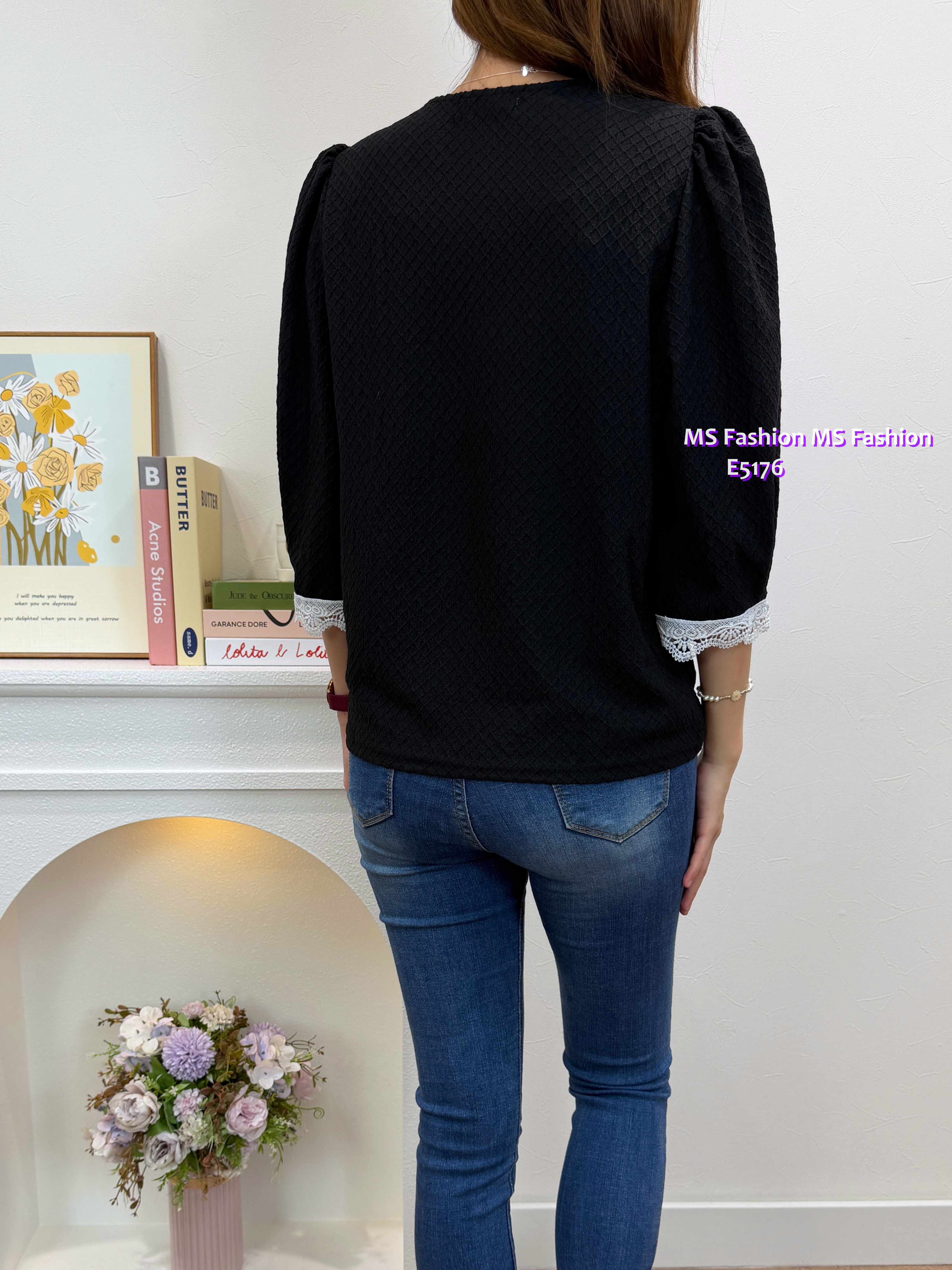 E5176 暗格紋lace袖top