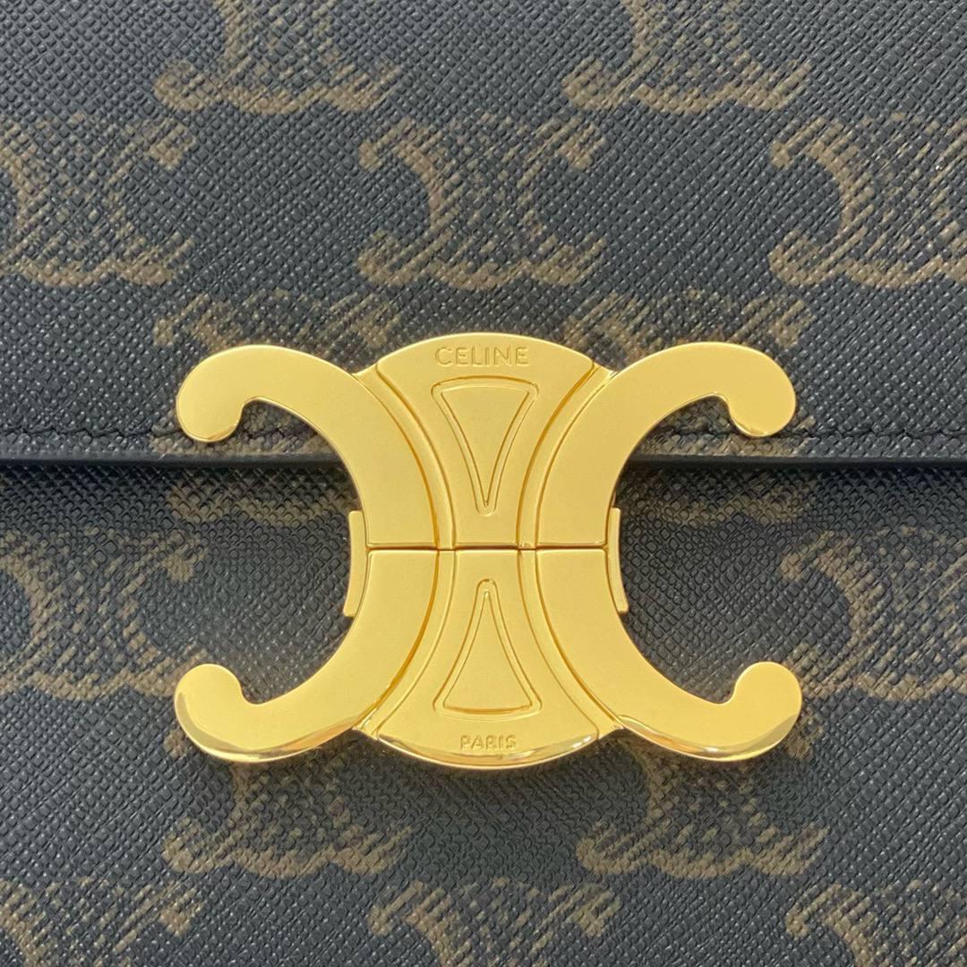 🔥大货实拍图 𝗖𝗘𝗟𝗜𝗡𝗘♥标志印花链条包 型号：197412 尺寸：33*13*5cm