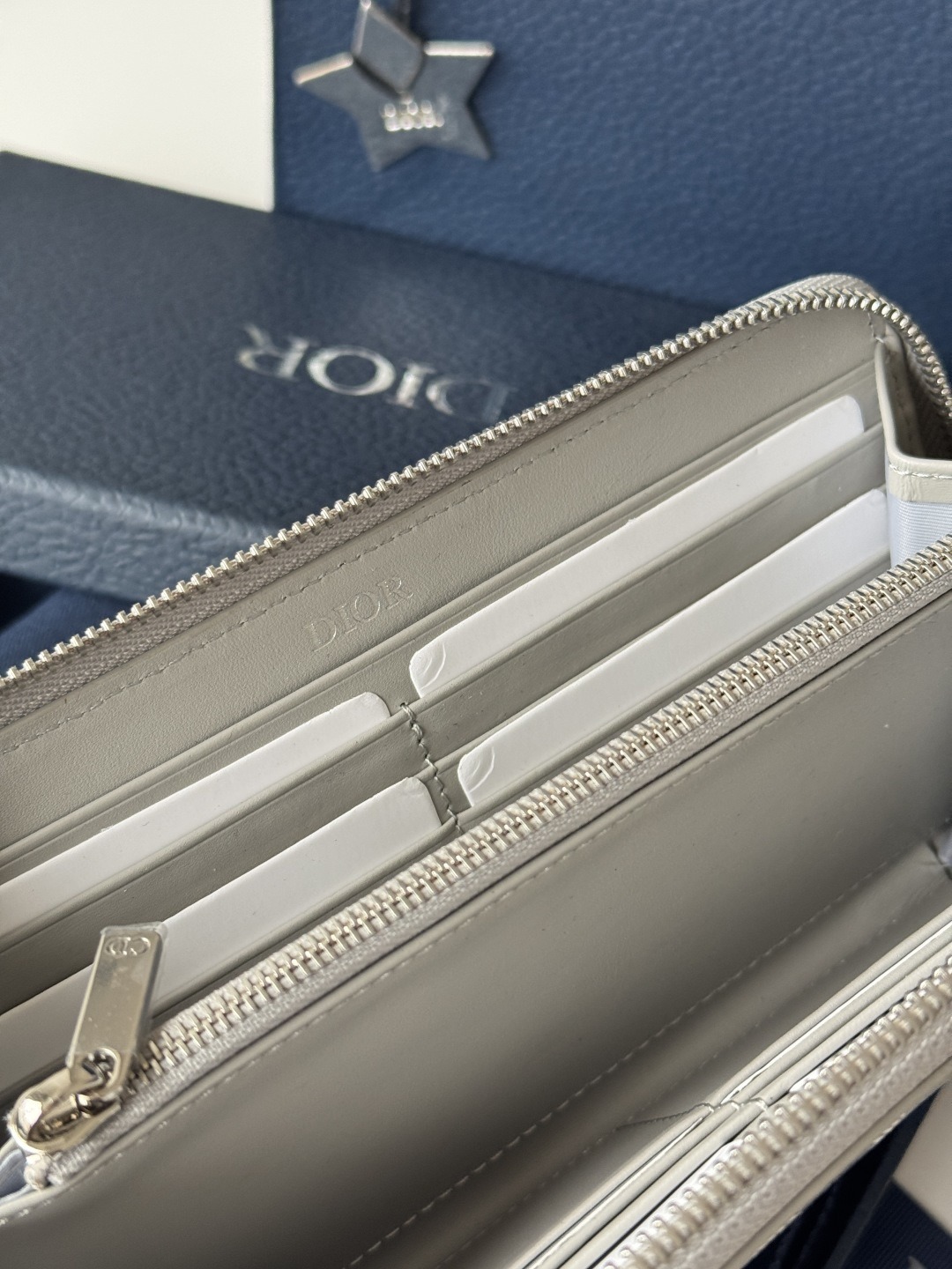 【原單】Dior CD 鑽石帆布拉鍊長夾銀包