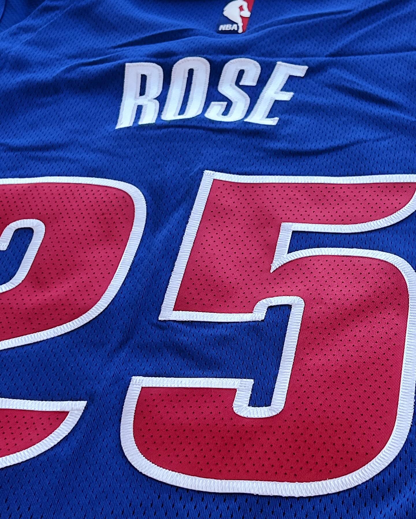 Derrick rose pistons au jersey