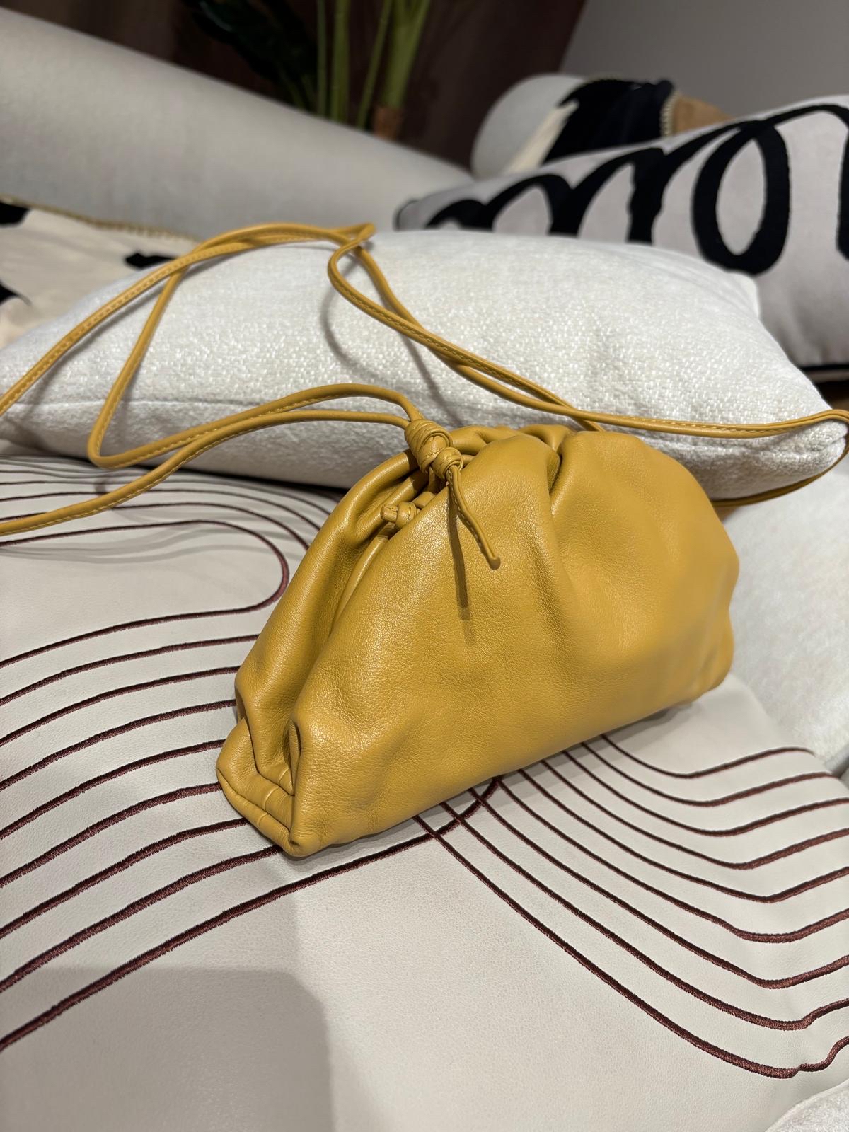 Bottega Veneta BV pouch Shoulder Bag clutch 100%Authentic, 98%new