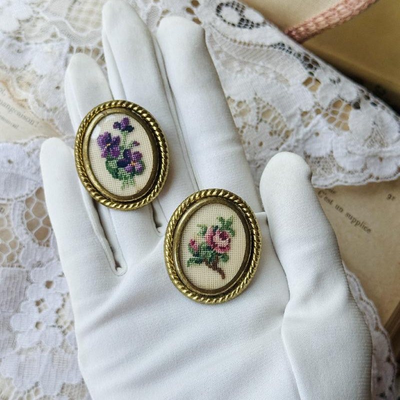 Vintage Mid-Century Rose & Forget Me Not Petit Needlepoint Brooch Pair(MT2346)