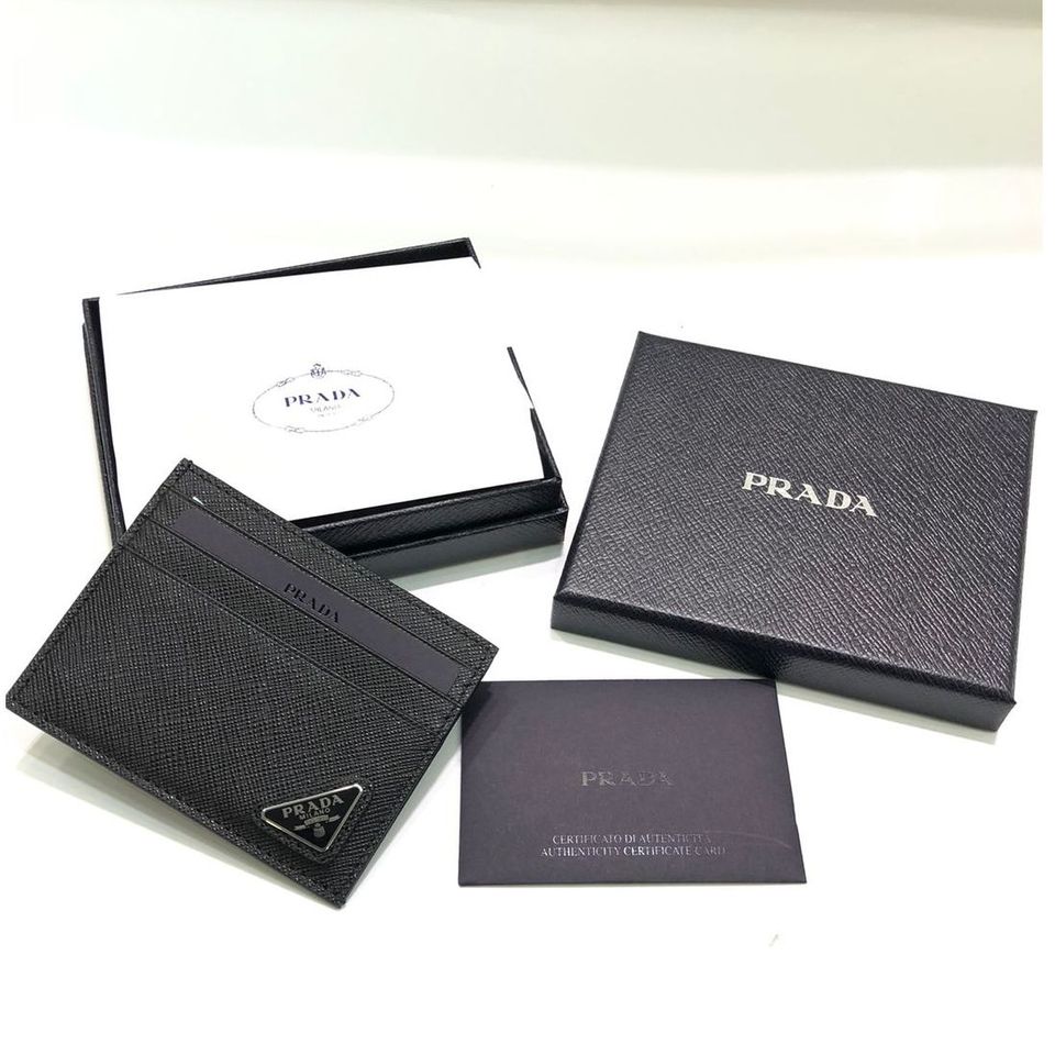 Prada Saffiano 真皮卡片套中間隔層Prada Saffiano Leather Card