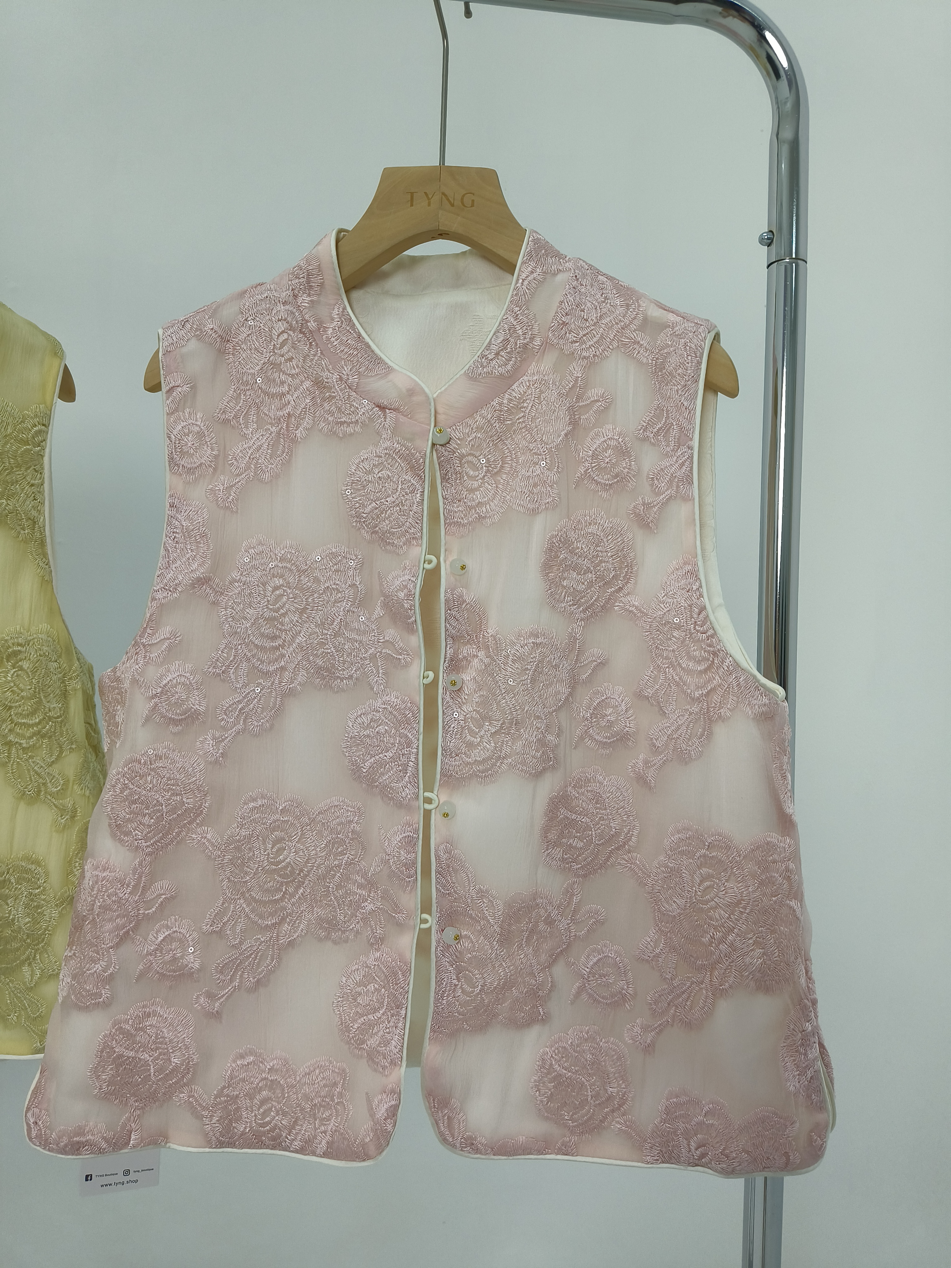 精致刺绣提花亮片马甲