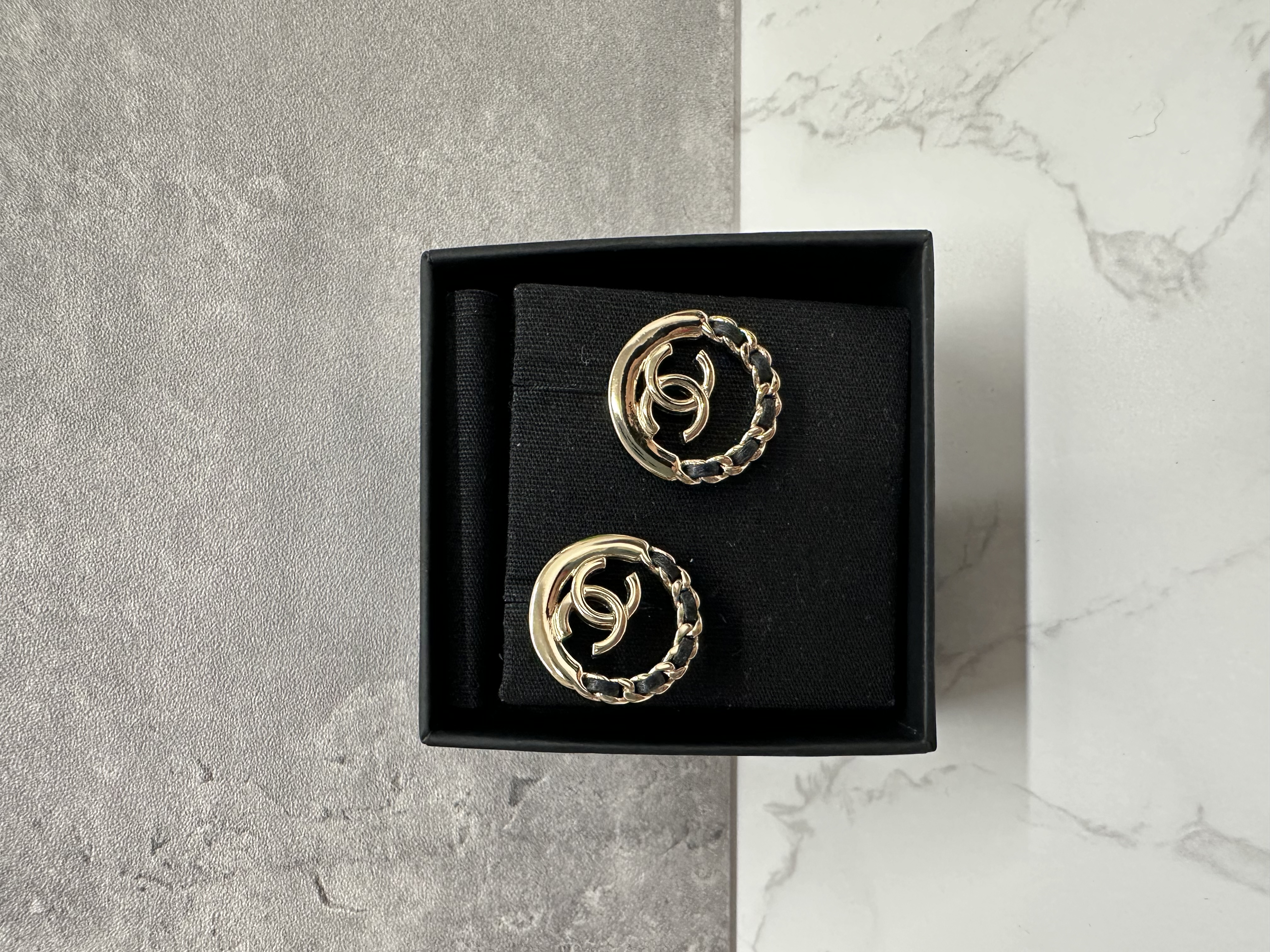 Pre owned chanel ear ring