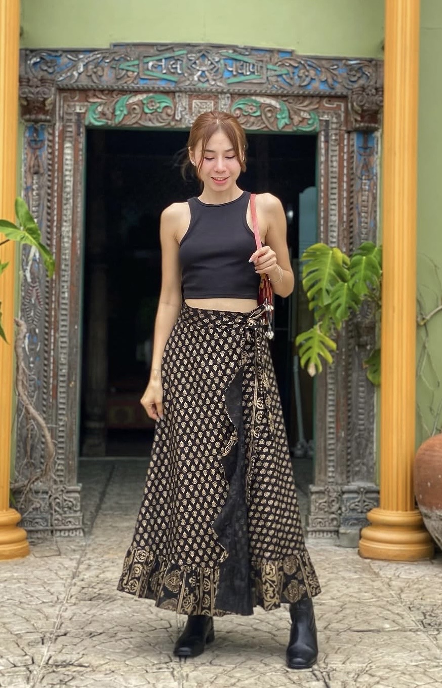 泰國名牌CHEVA - 黑色印花燙金Wrap Skirt