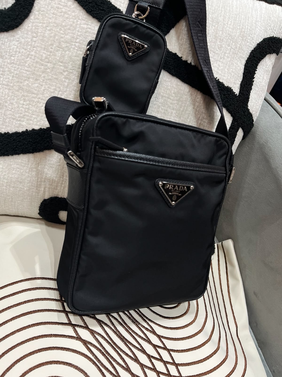PRADA Re-Nylon Shoulder Bag 2VH112 black 100%Authentic, 98%new ✅card booklet ✅dust bag 