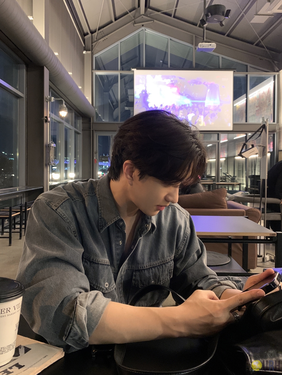 【100%保證韓國直送】復古感水洗雙口袋寬鬆版型牛仔襯衫 👕 [2 color] RL114836