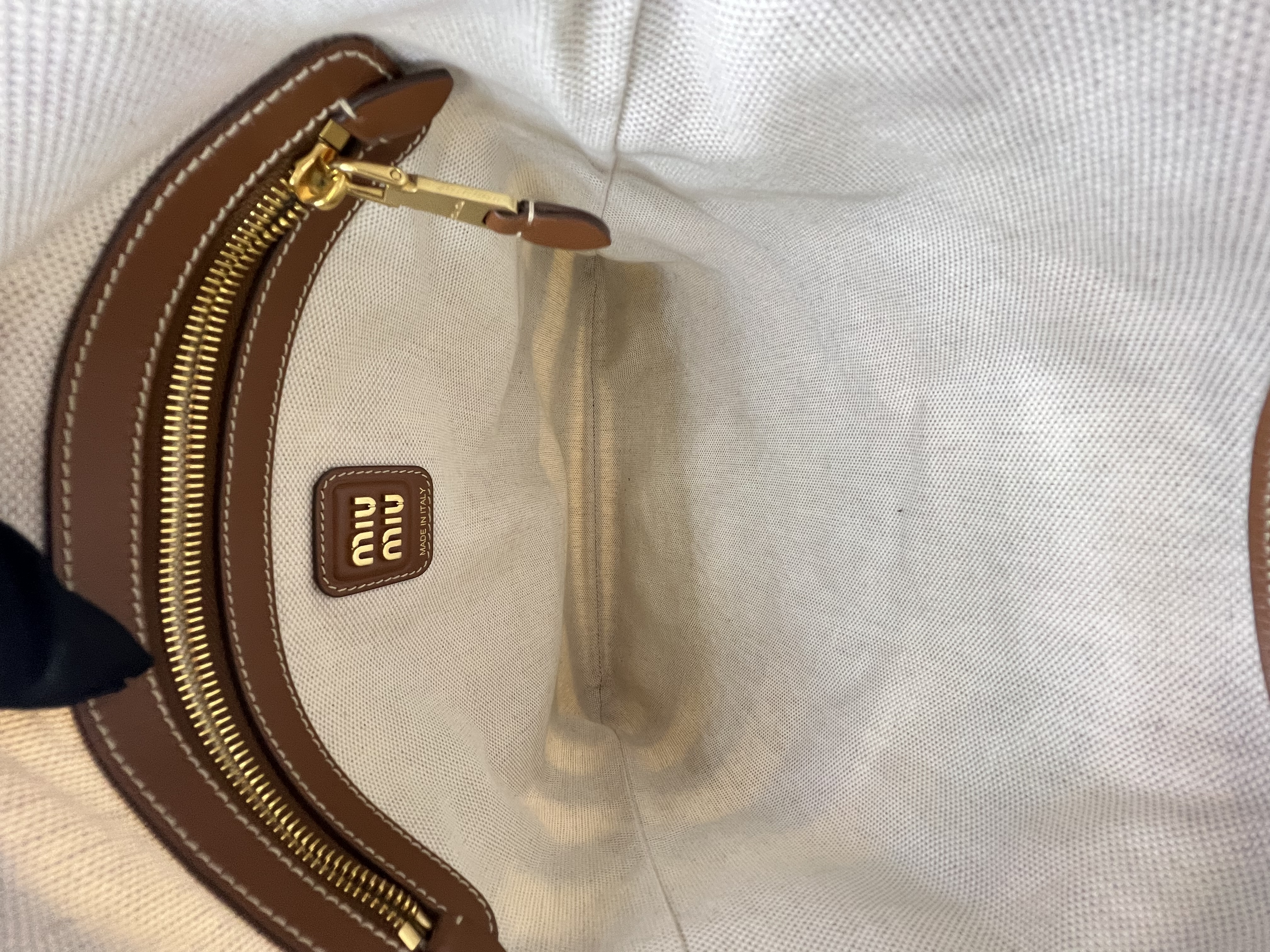 Pre-Owned MIU MIU Ivy Tote Bag / Product Code: 26051001