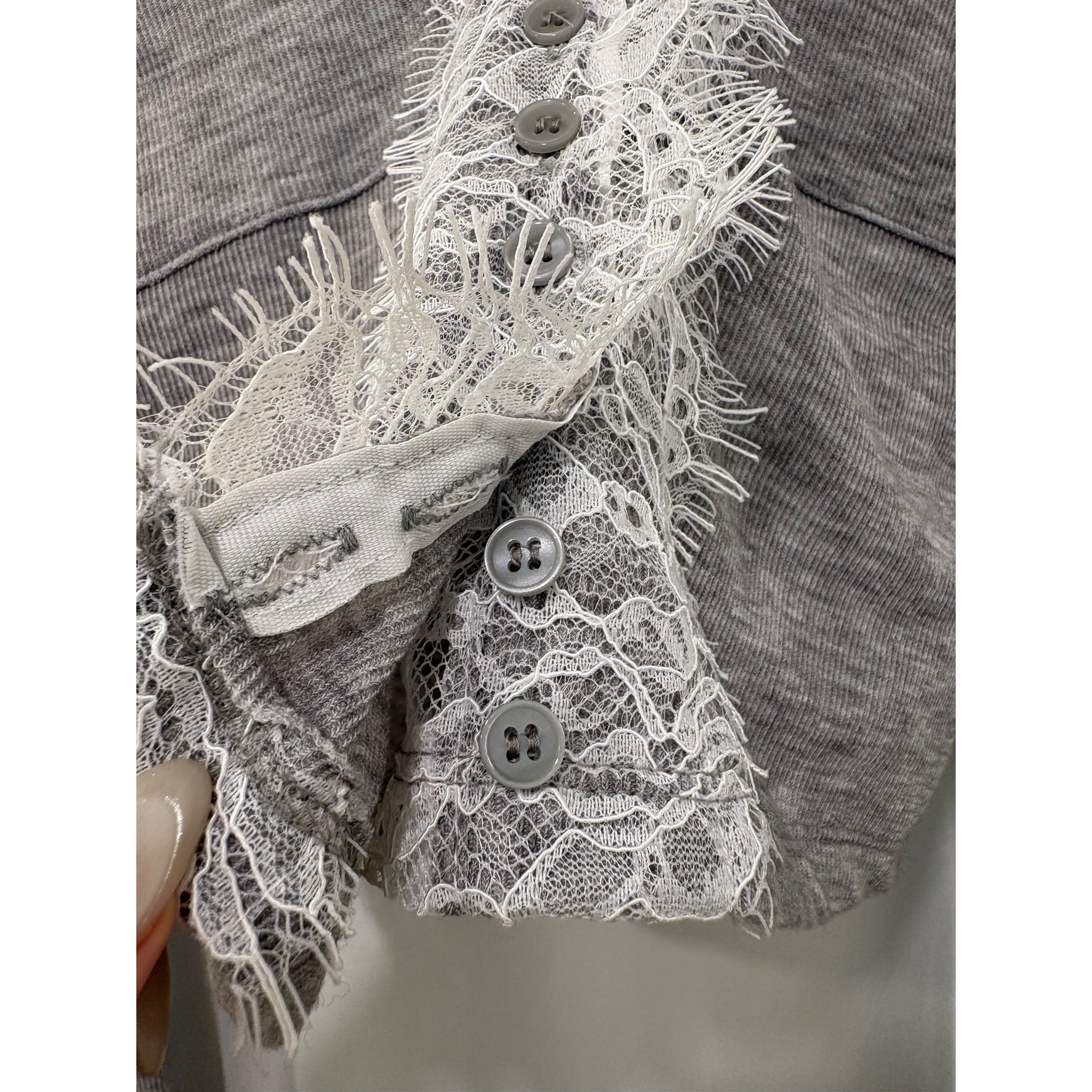 新品價9月20截單🪽2609F《LACE NECK SLEEVES CROP》