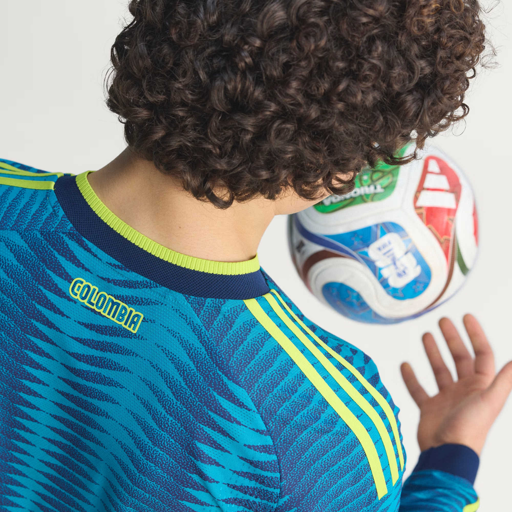 🌊兩大洋色彩交匯 Adidas Colombia 哥倫比亞 2026-27 作客長袖球員版球衣 (可加印字章) JZ8805