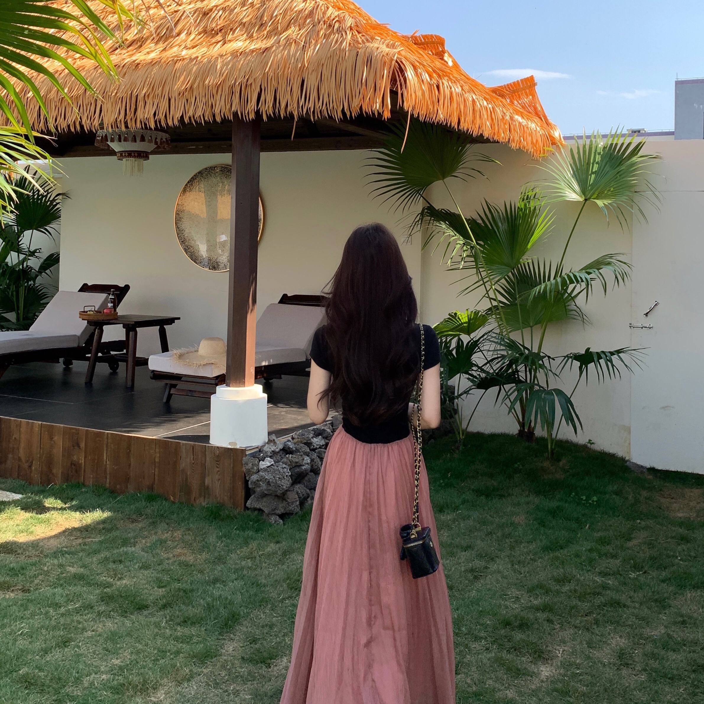 B153(6982) 韩版甜美风蝴蝶结型扭结V领拼下摆粉雪纺纱黑连身裙