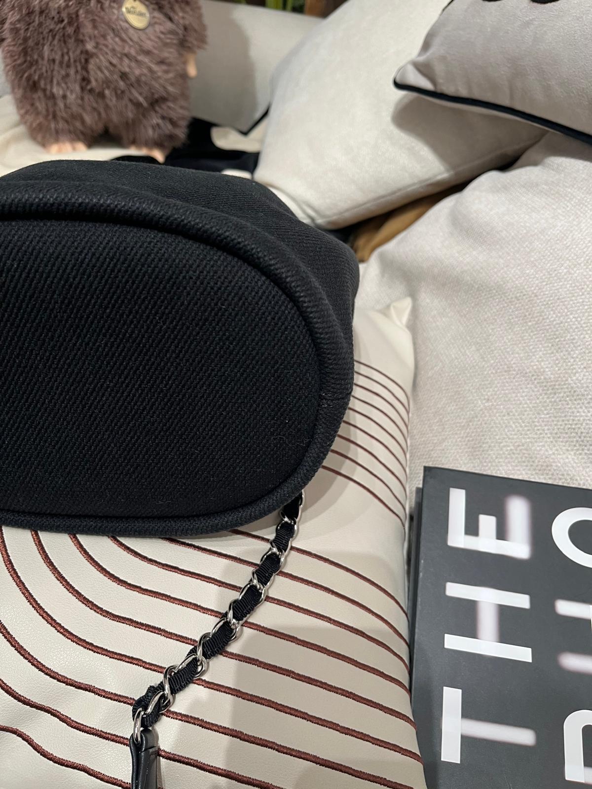 Chanel DEAUVILLE drawstring bucket bag ,black ,98%new ✅card✅dust bag✅box 