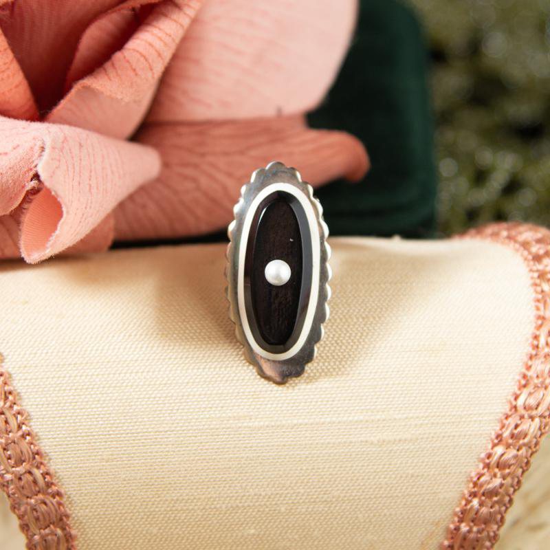 C.a.1920-1930s Art Deco Monochrome Glass Dress Clip (AC103)