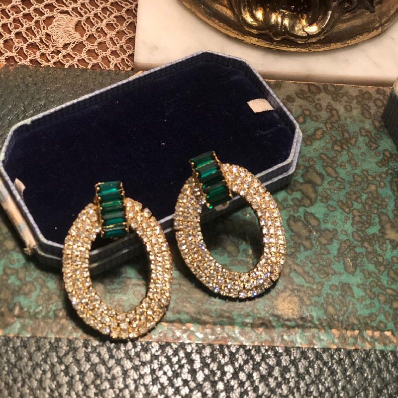 C.a. 1980s Emerald Green Baguette Glass Rhinestone Curved Loop Clip Earrings(MT1767)