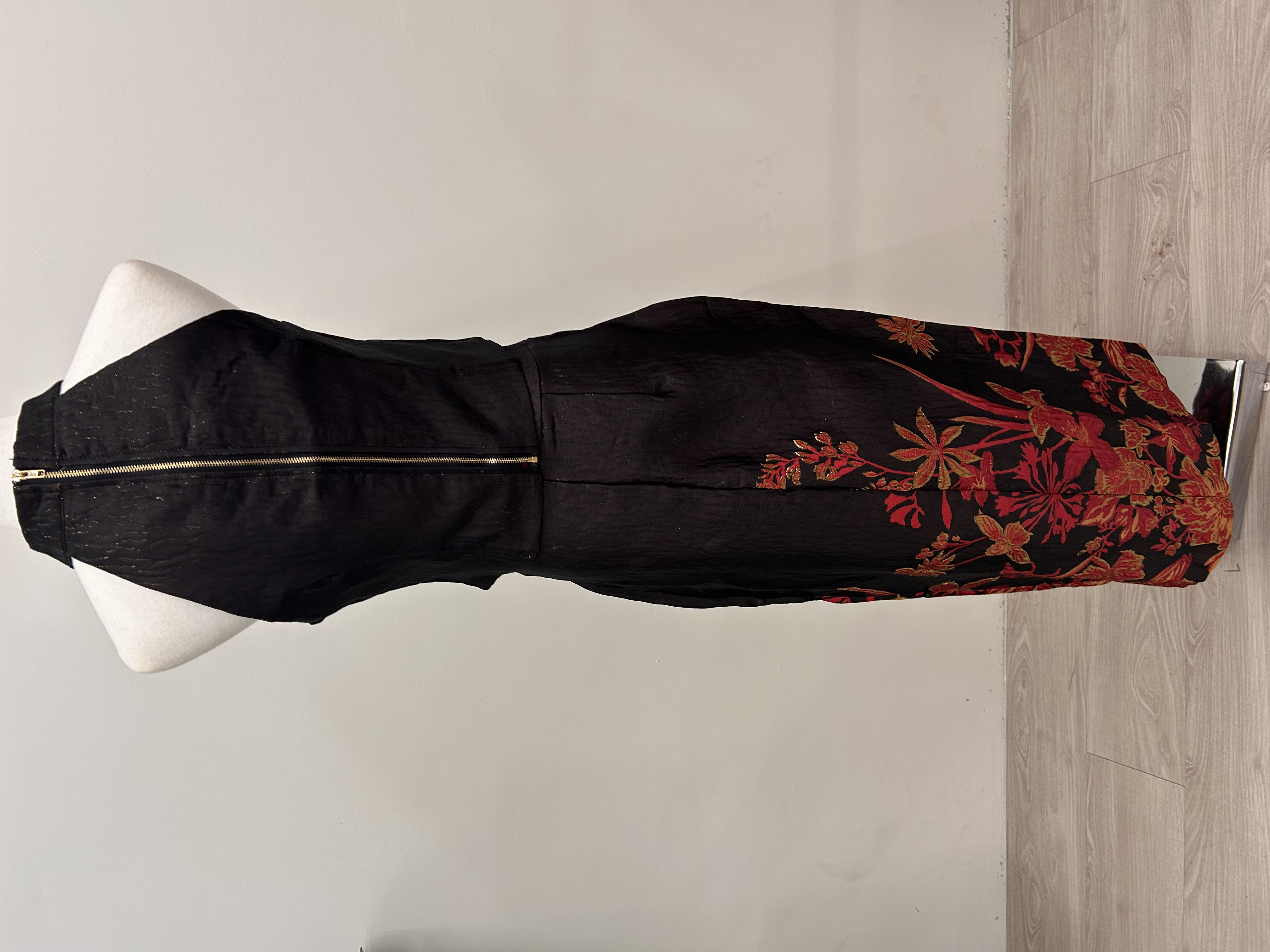 574.WB Cheong San Cut in Top & Skirt 