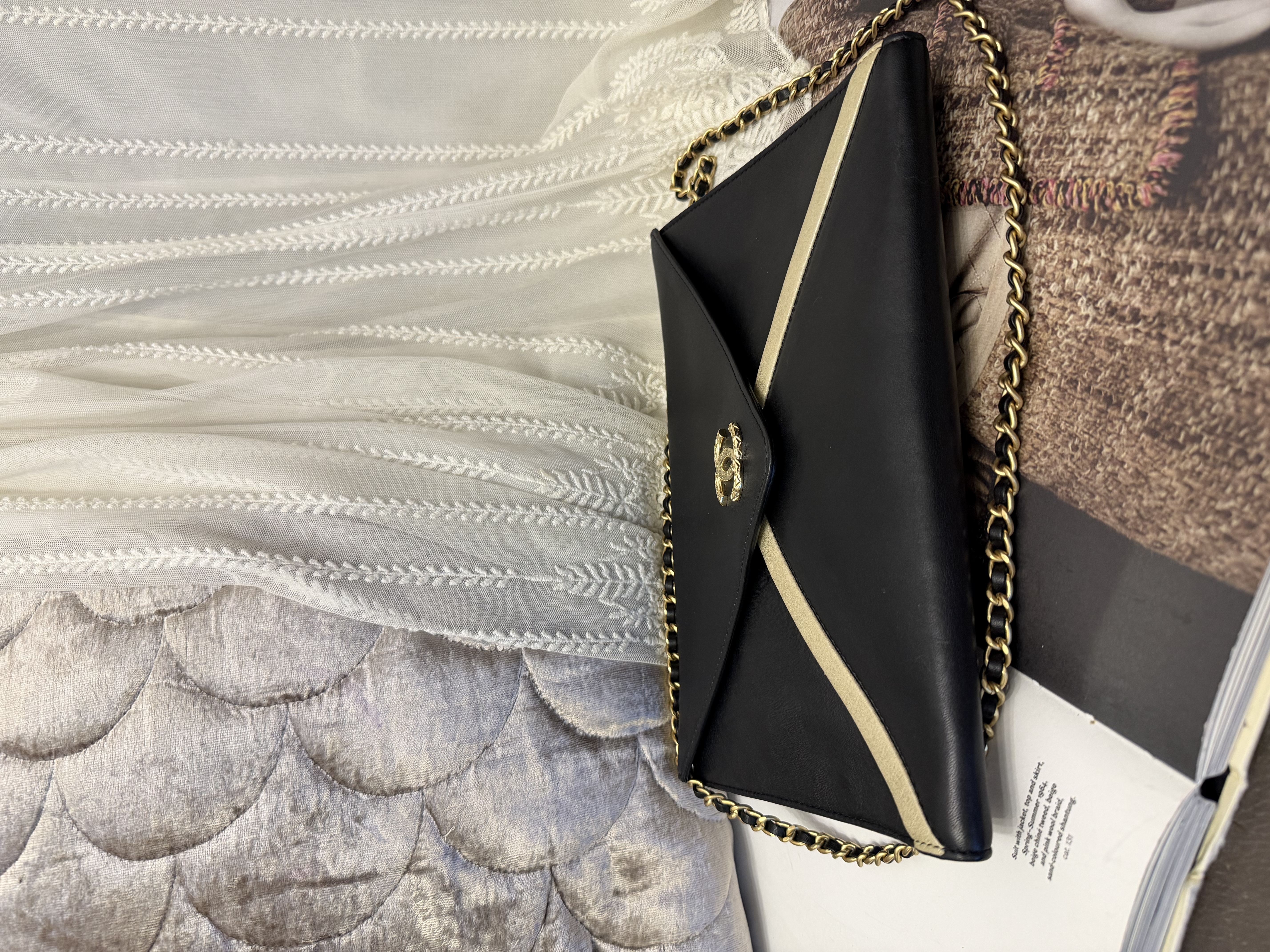 chanel cc black ENVELOPE flap clutch black lamb GHW