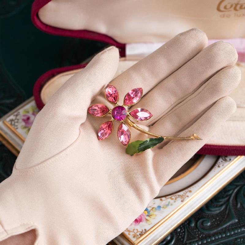 C.a. 1960s American Vintage Pink Sparkling Floral Brooch and Clip Earrings Jewelry Set (MT1385)
