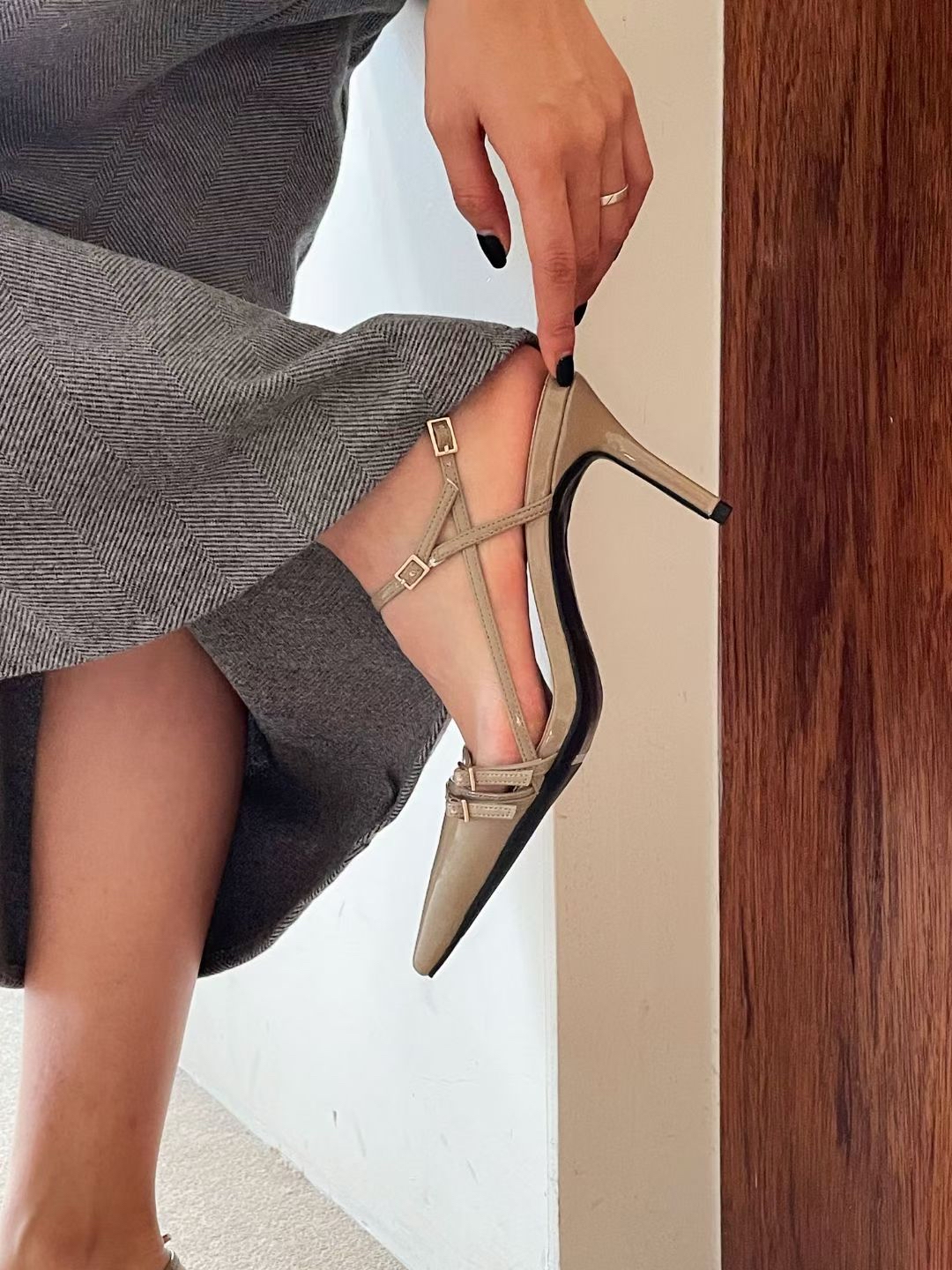 Elegant pointy straps heels