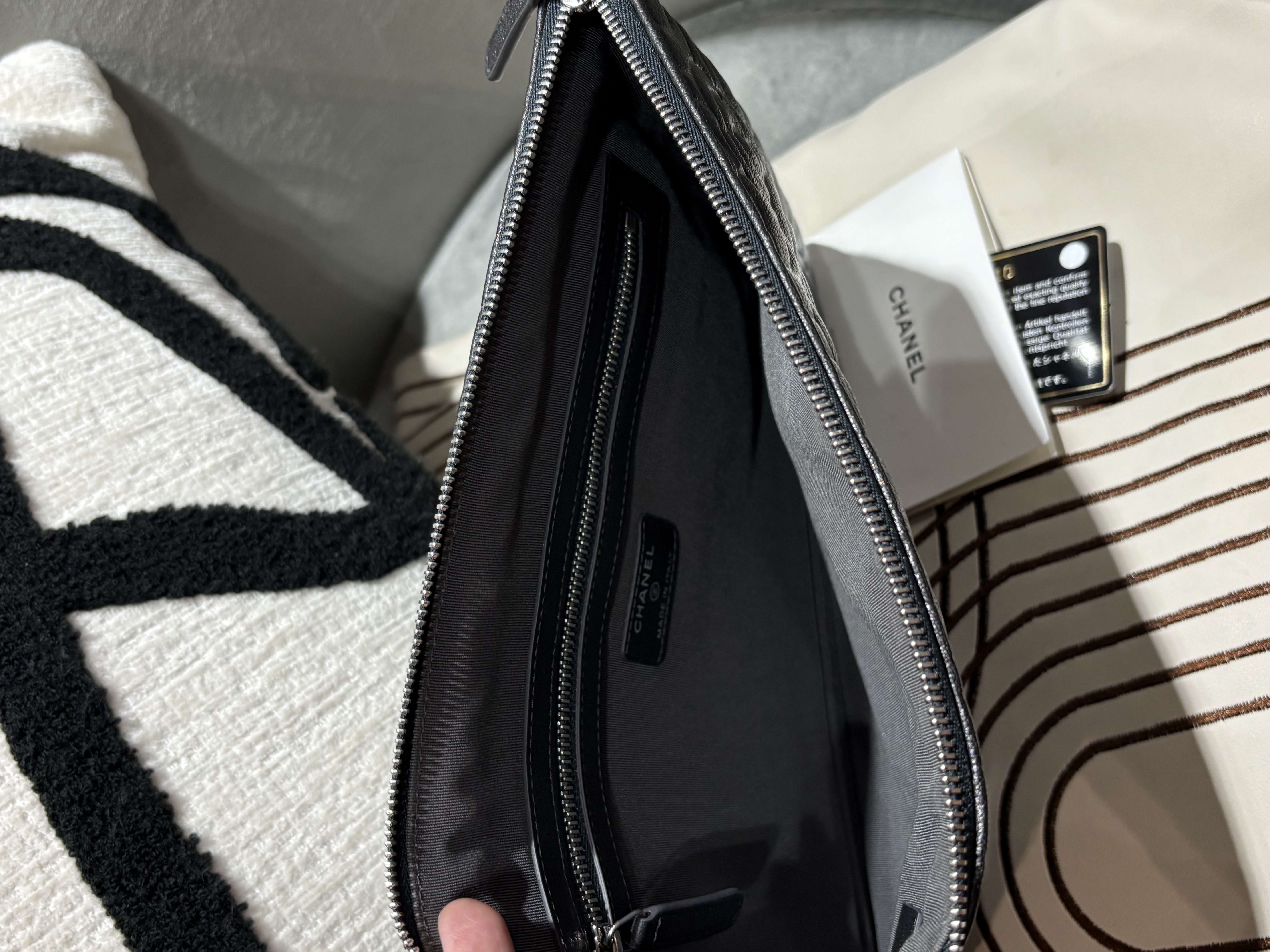未使用品 Chanel zip pouch 灰色山茶花牛皮Clutch Bag 收納包 100%Authentic, Unused未使用品 ✅28Card