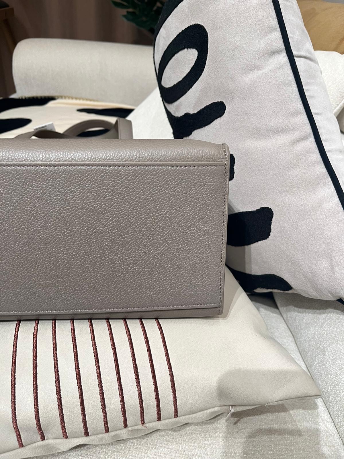 未使用品 Celine 16 Tote Bag 100%Authentic, Unused 未使用品 ✅Key lock ✅Dust Bag
