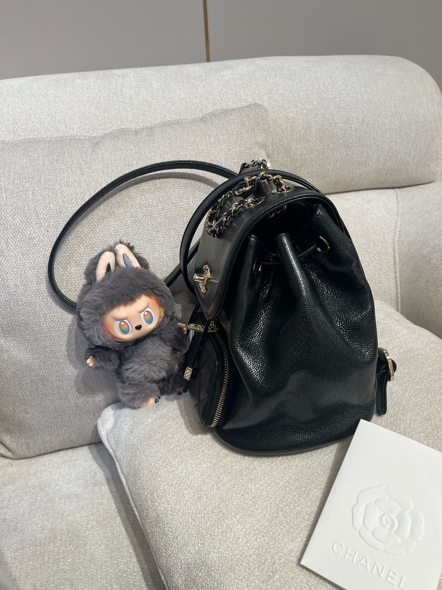 Chanel backpack AS3530, 亮面粒紋牛皮淡金扣 100%Authentic, 98%new ✅專門店收據✅晶片✅塵袋✅Box